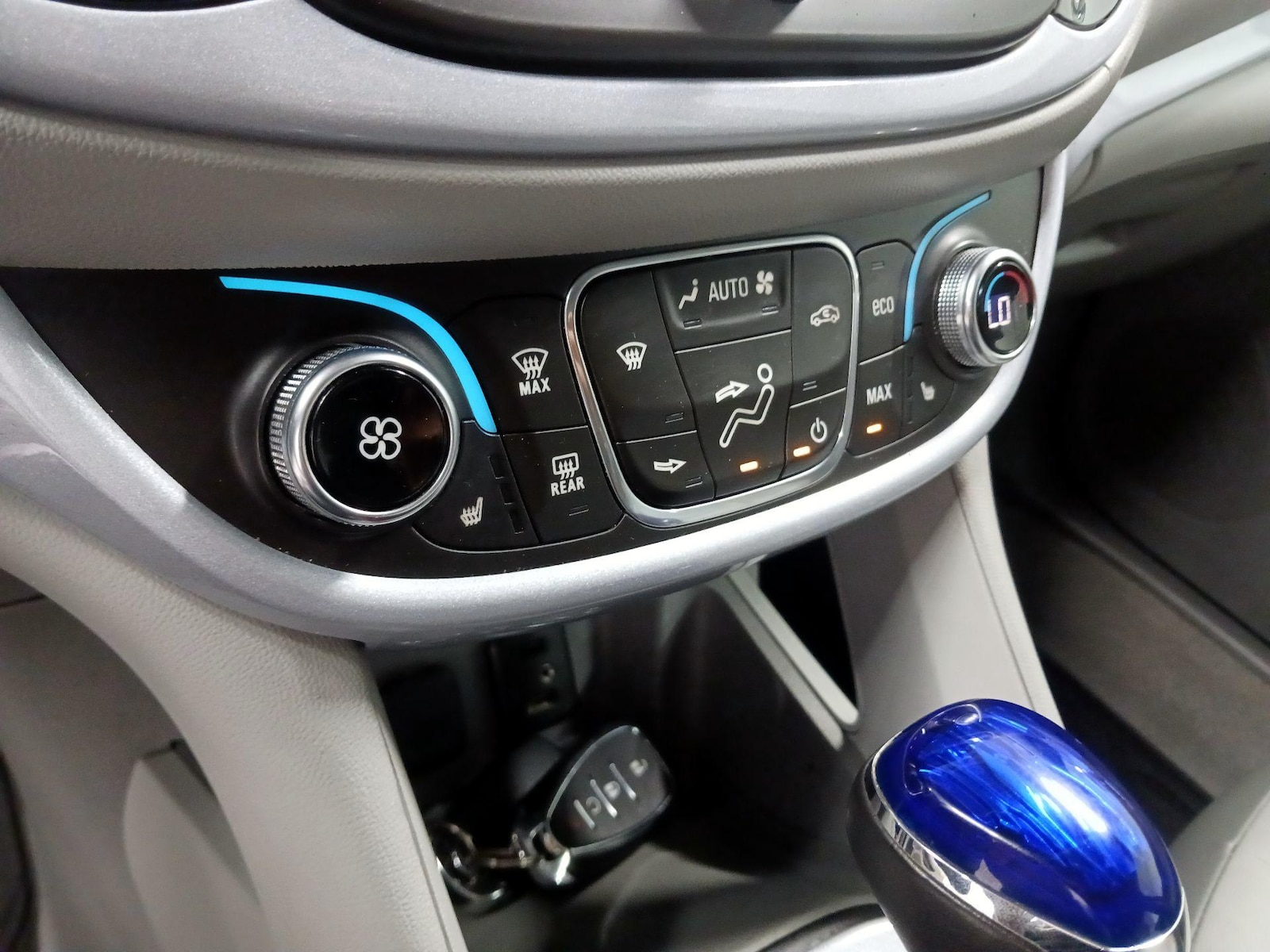 2017 Chevrolet Volt LT - Photo 15