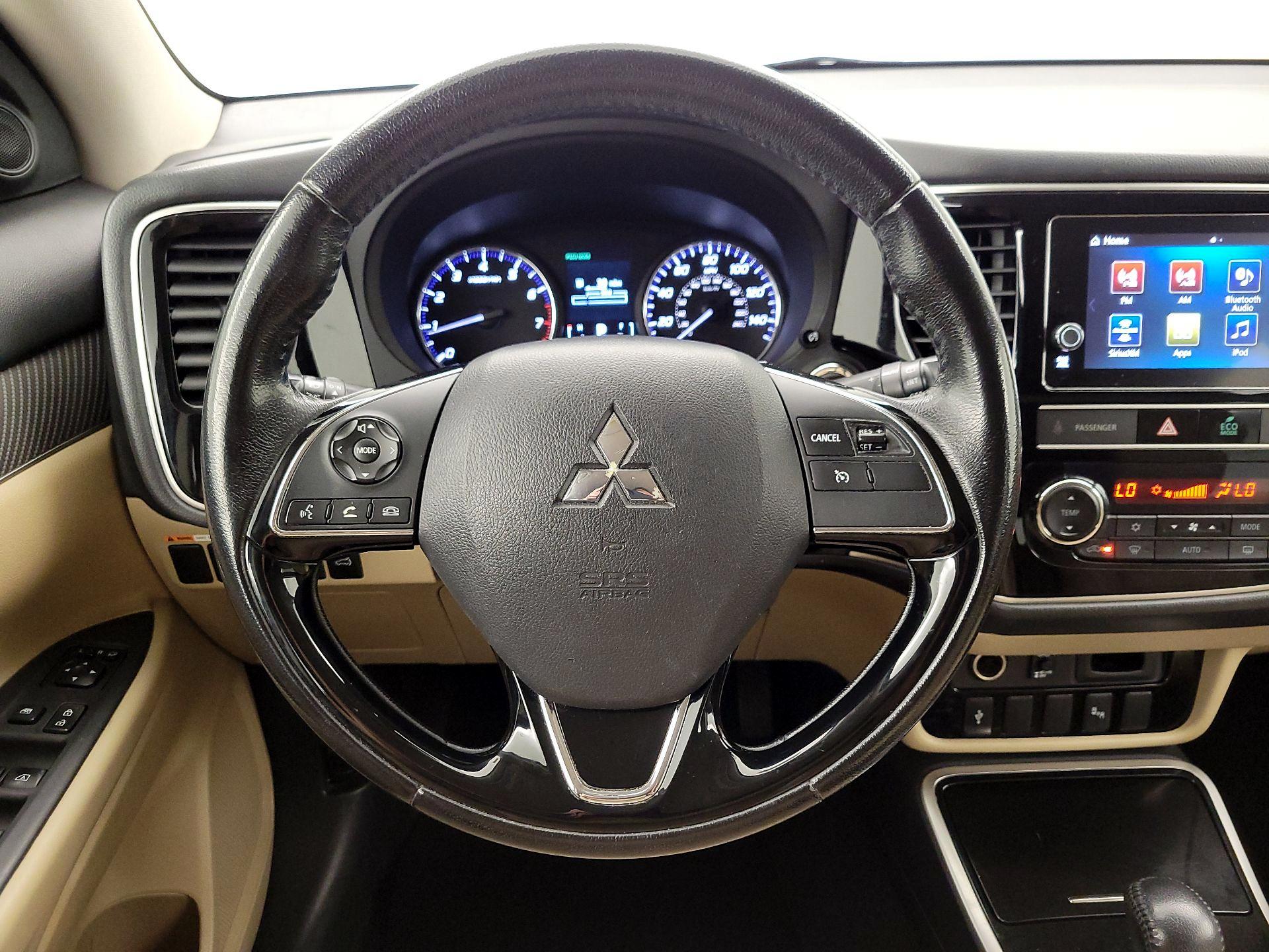 Thumbnail: 2019 Mitsubishi Outlander - 10