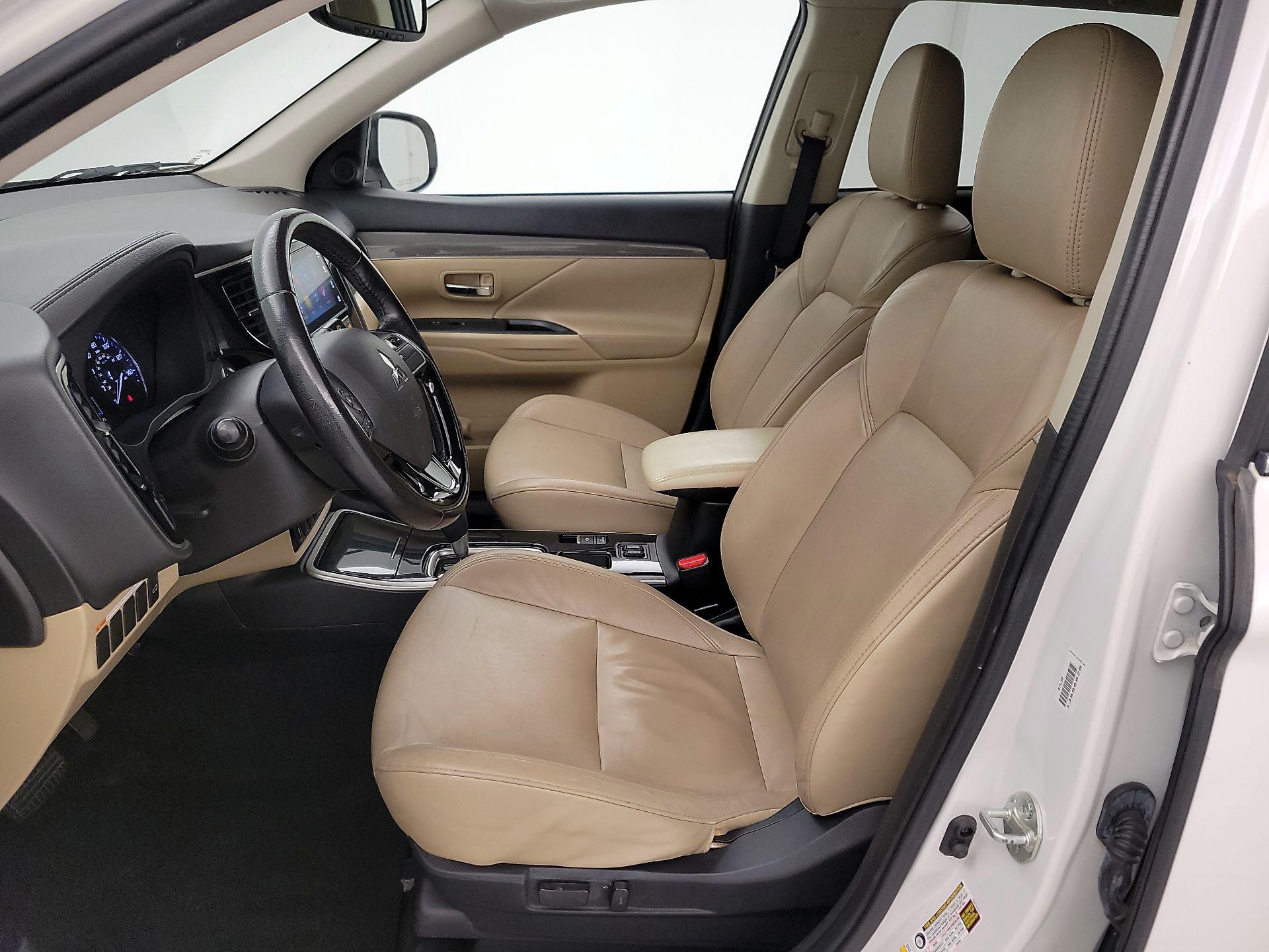 Thumbnail: 2019 Mitsubishi Outlander - 11