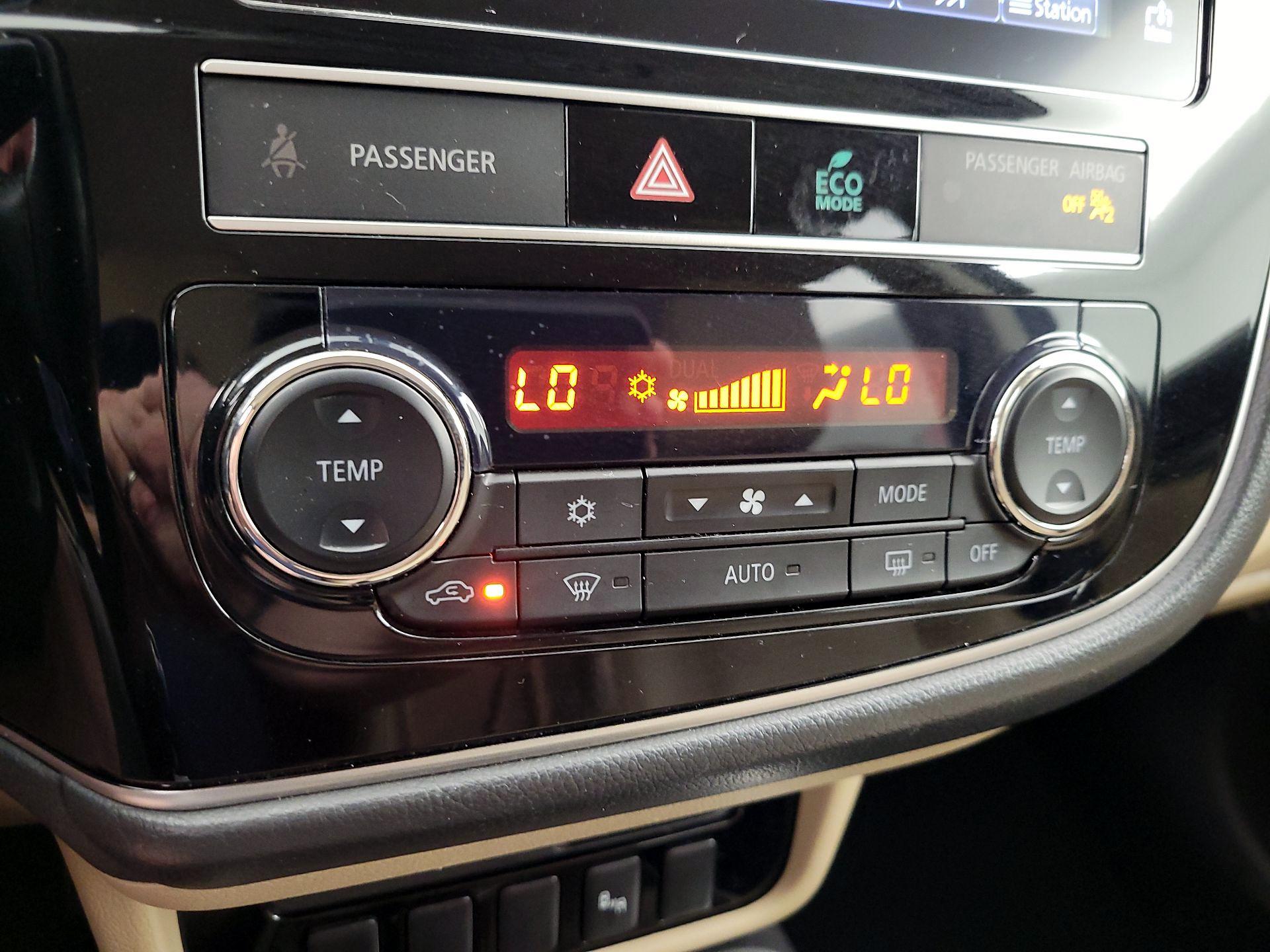 Thumbnail: 2019 Mitsubishi Outlander - 16
