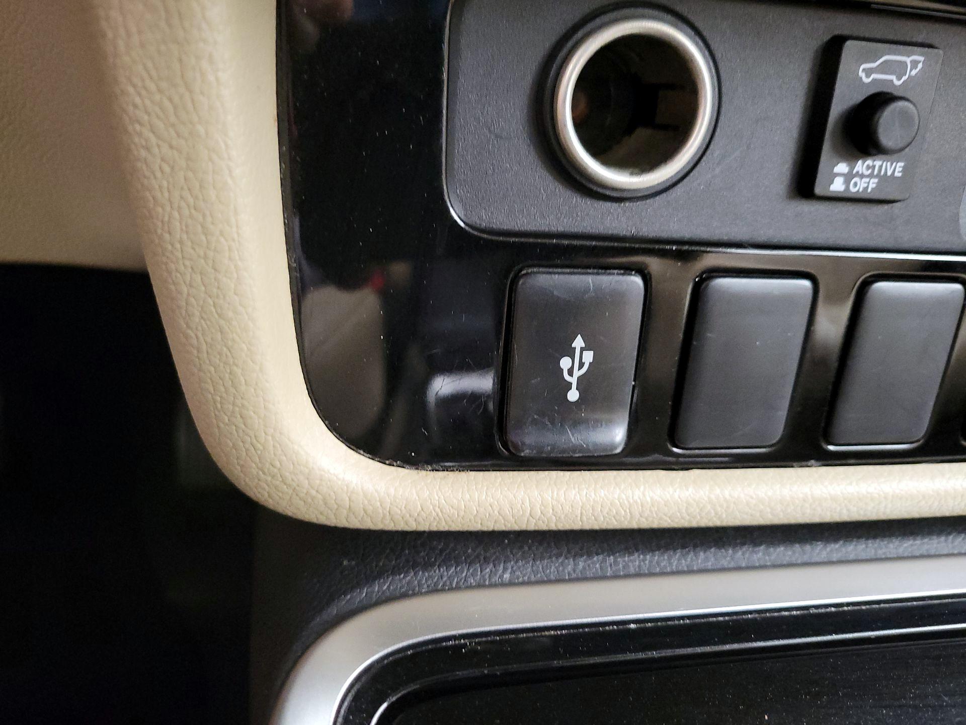 Thumbnail: 2019 Mitsubishi Outlander - 18