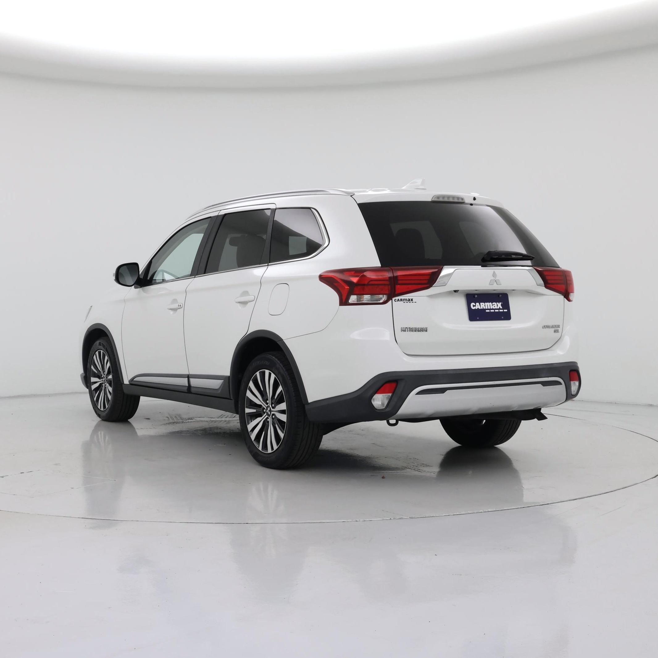Thumbnail: 2019 Mitsubishi Outlander - 2