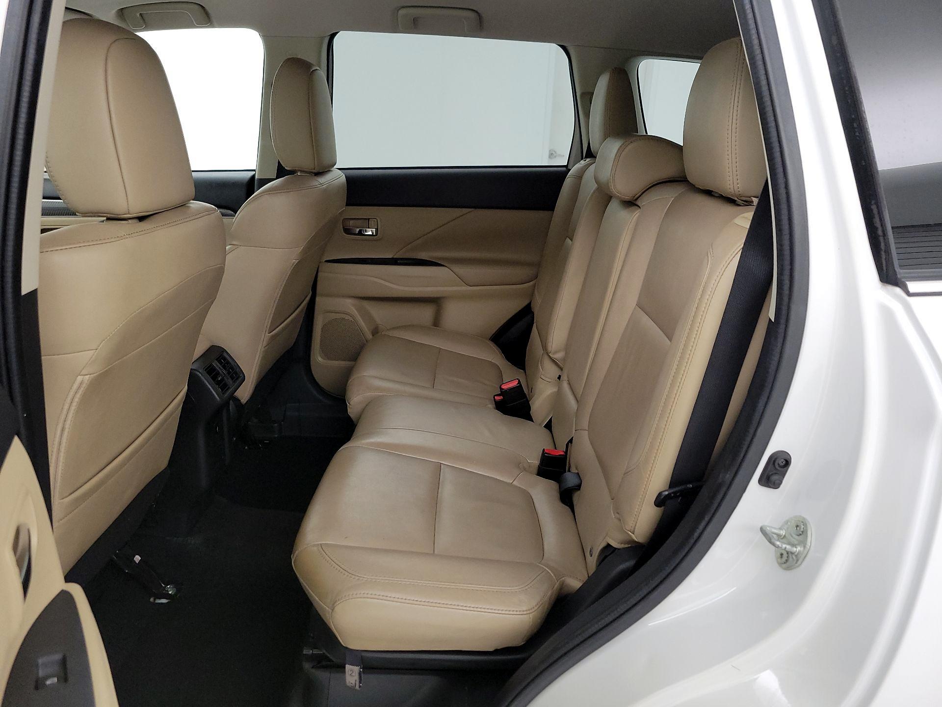 Thumbnail: 2019 Mitsubishi Outlander - 19