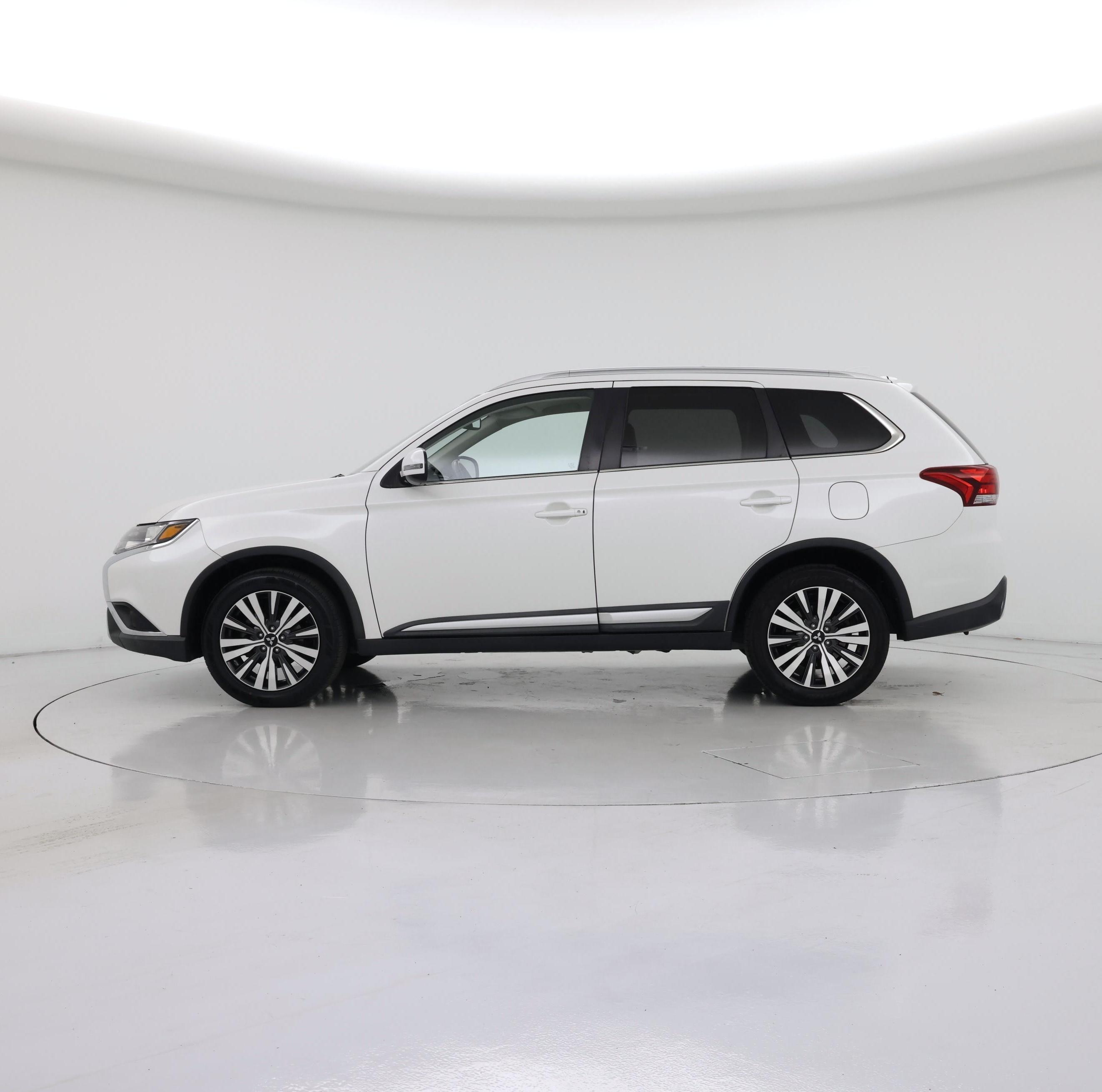 Thumbnail: 2019 Mitsubishi Outlander - 3