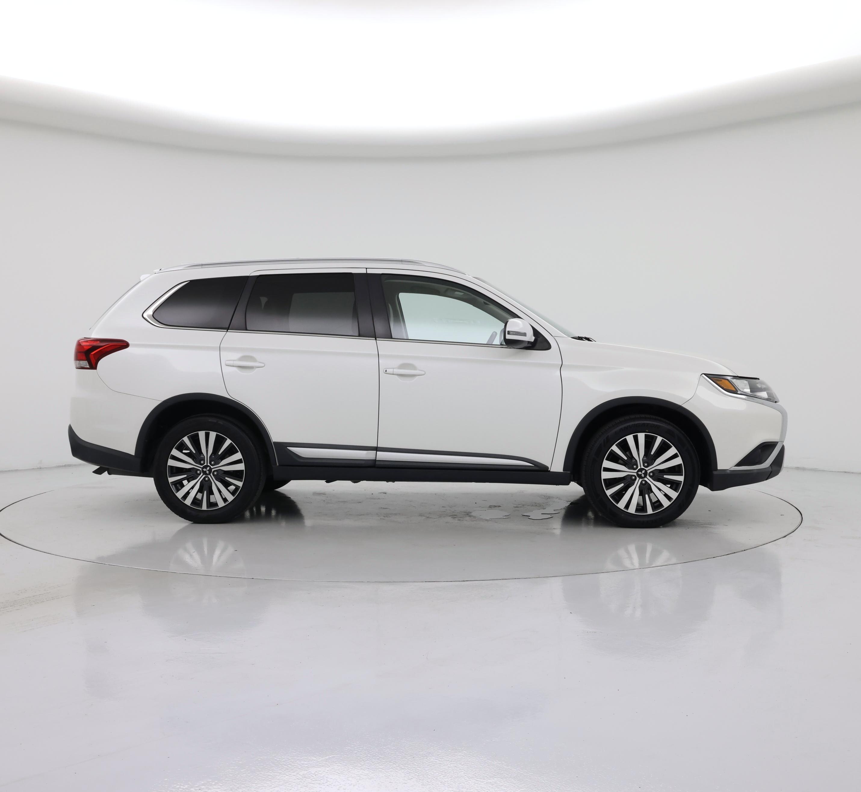 Thumbnail: 2019 Mitsubishi Outlander - 7
