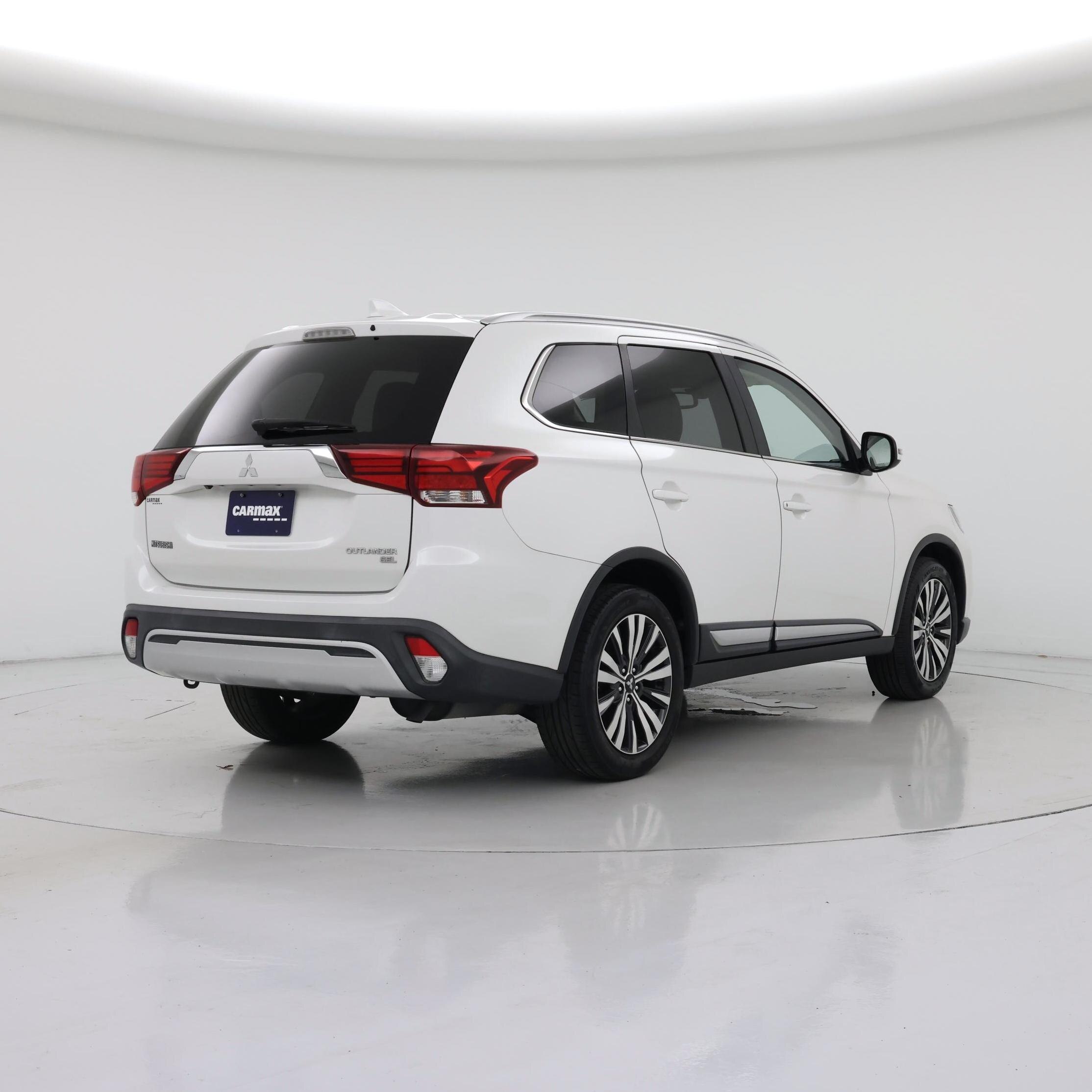 Thumbnail: 2019 Mitsubishi Outlander - 8