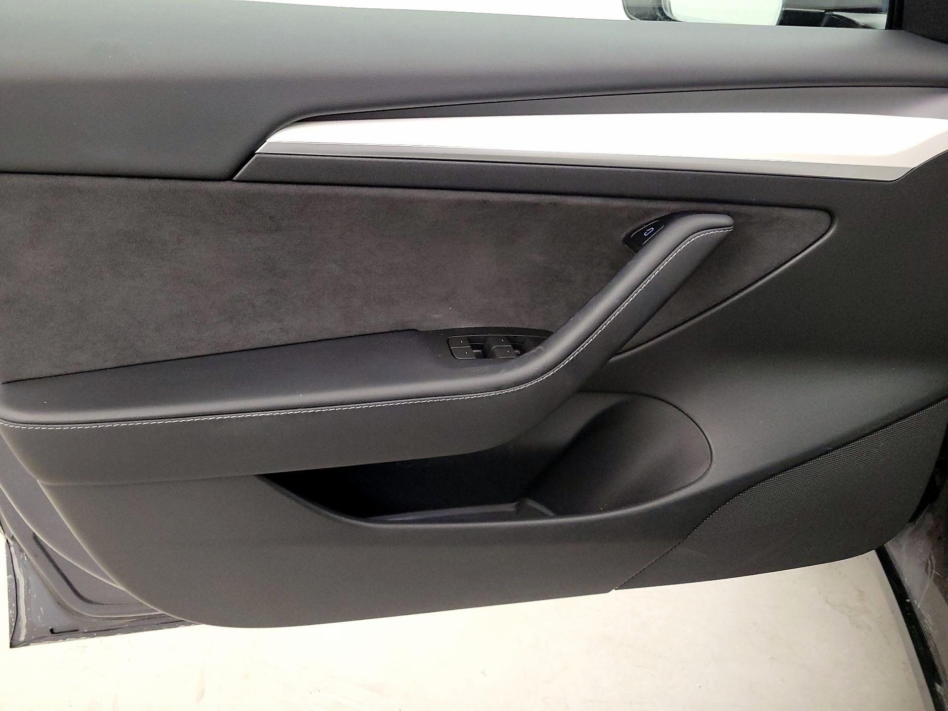 Thumbnail: 2023 Tesla Model 3 - 12
