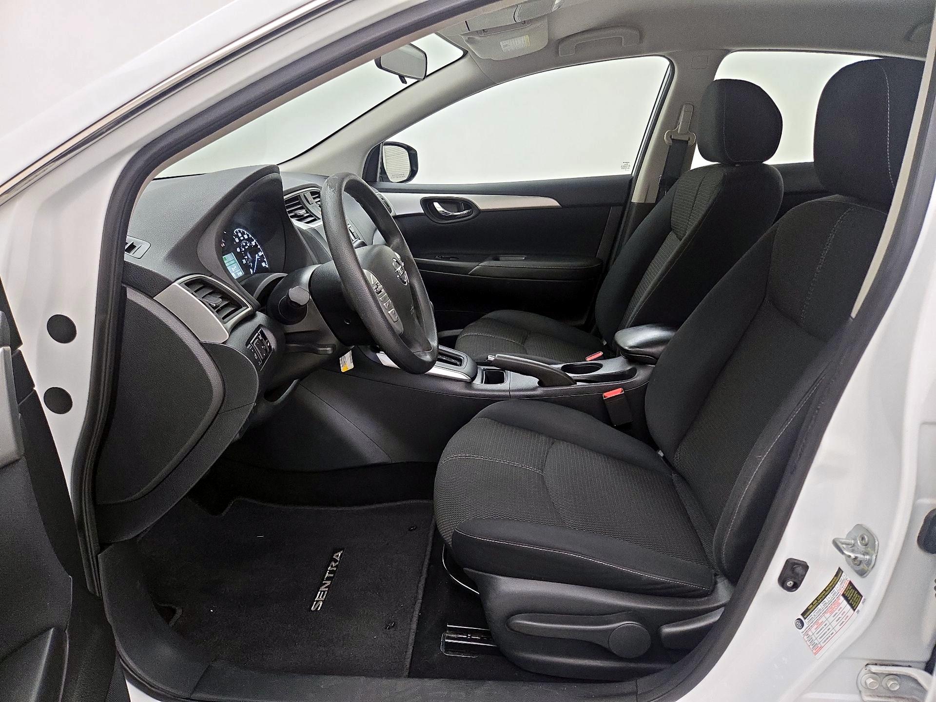 Thumbnail: 2016 Nissan Sentra - 11