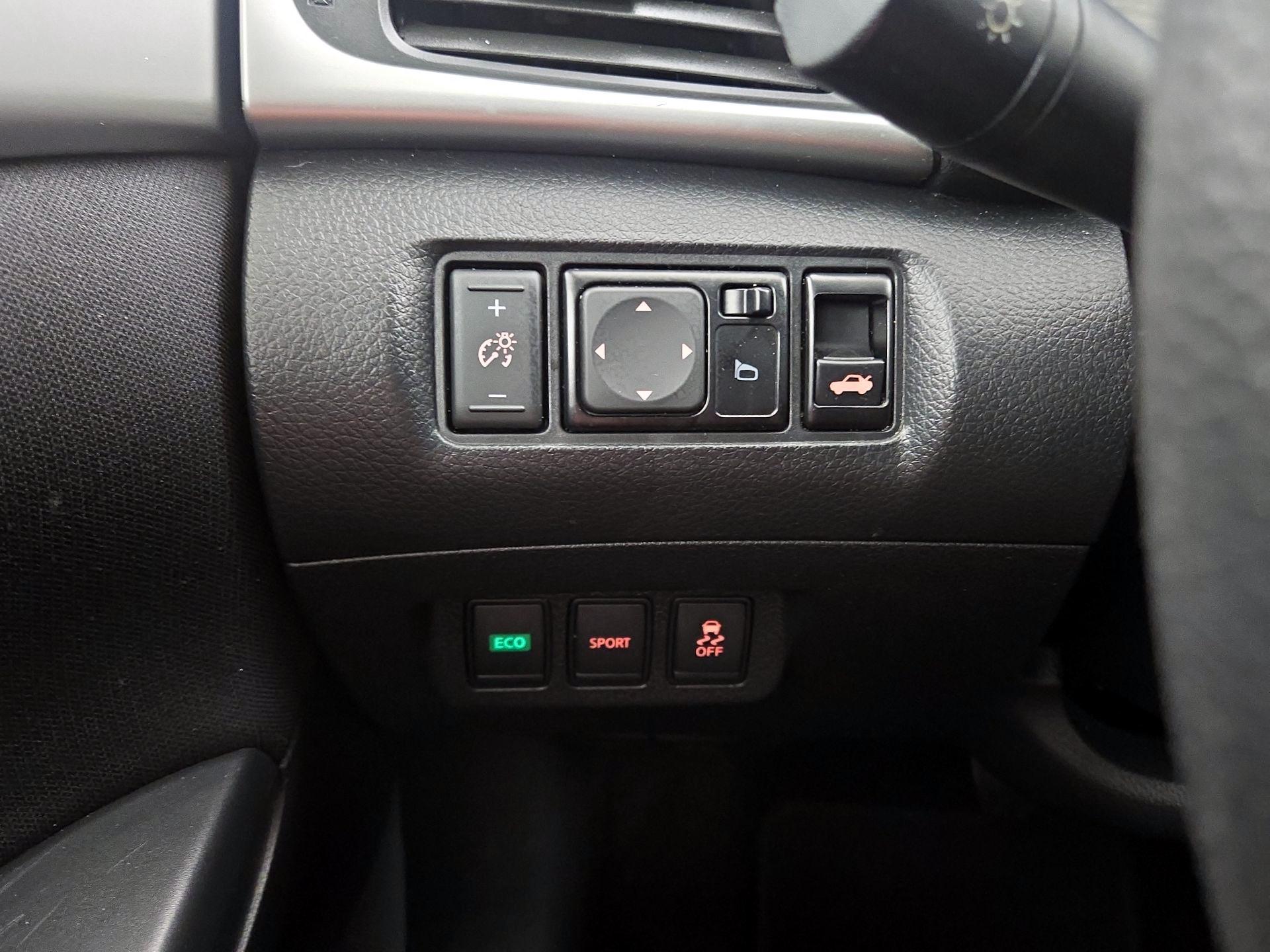 Thumbnail: 2016 Nissan Sentra - 13