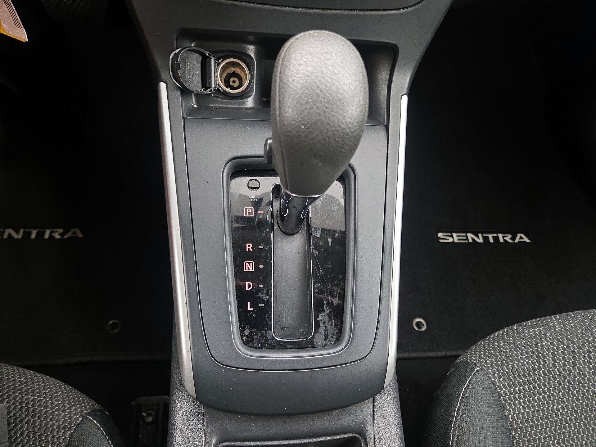 Thumbnail: 2016 Nissan Sentra - 16