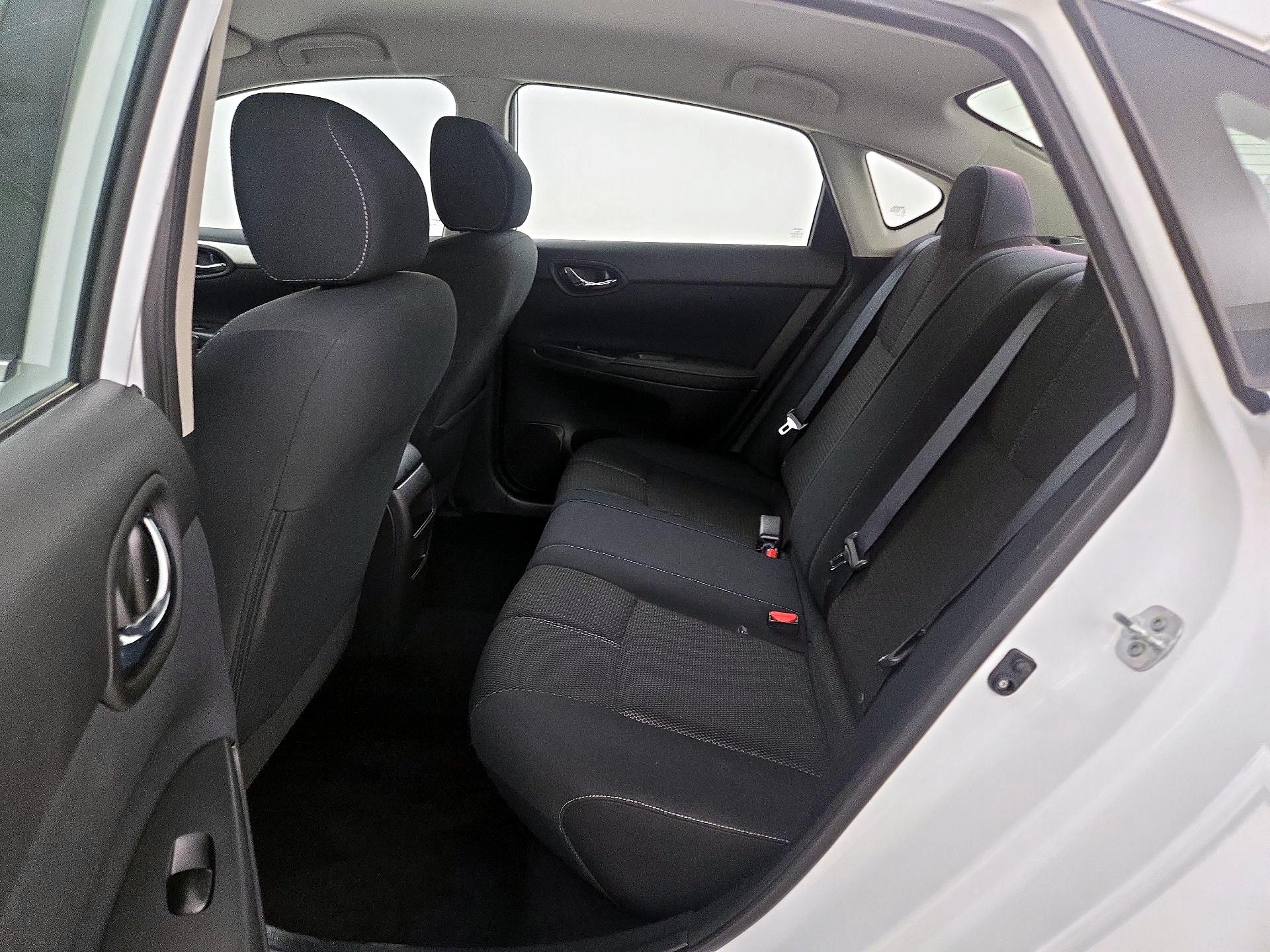 Thumbnail: 2016 Nissan Sentra - 18