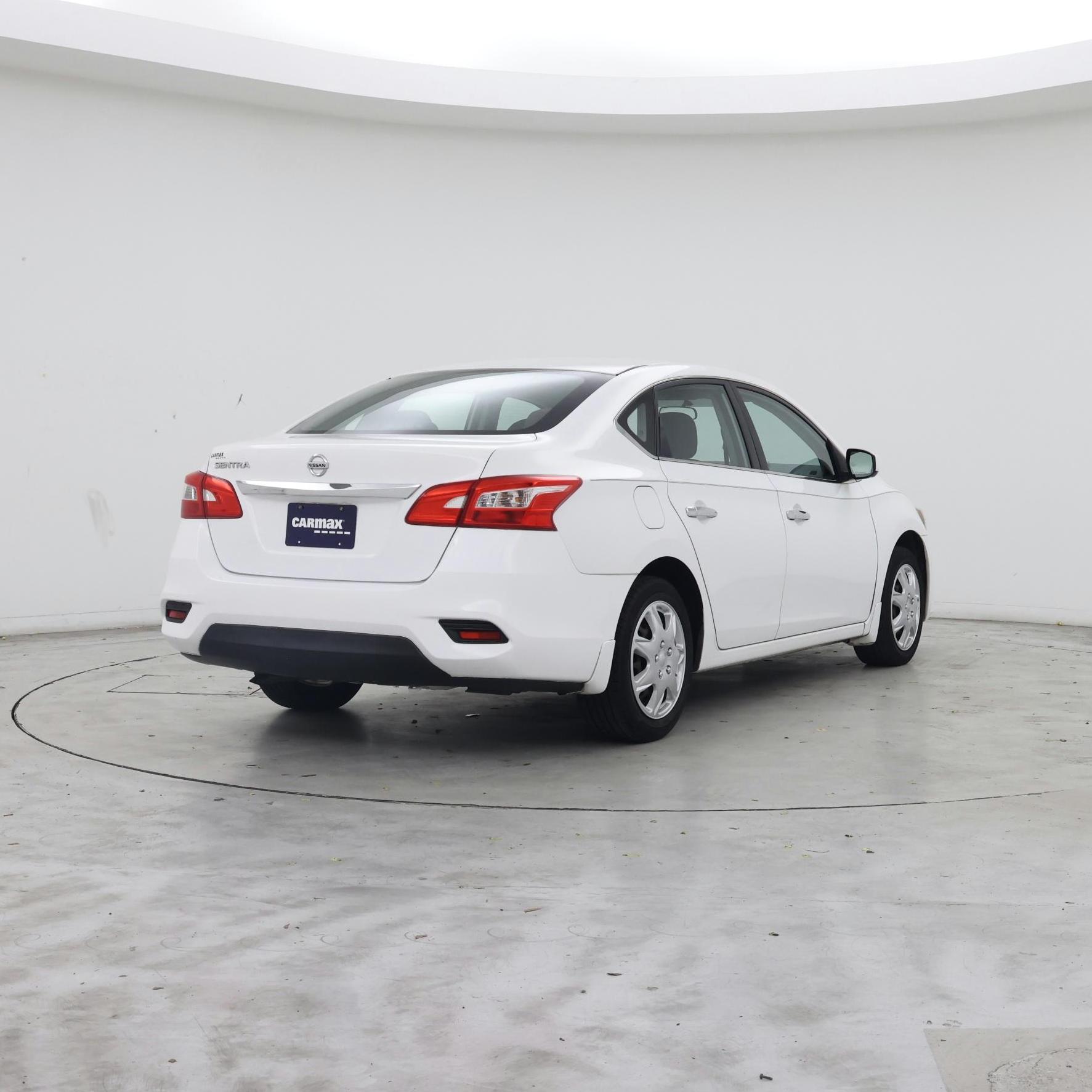 Thumbnail: 2016 Nissan Sentra - 8