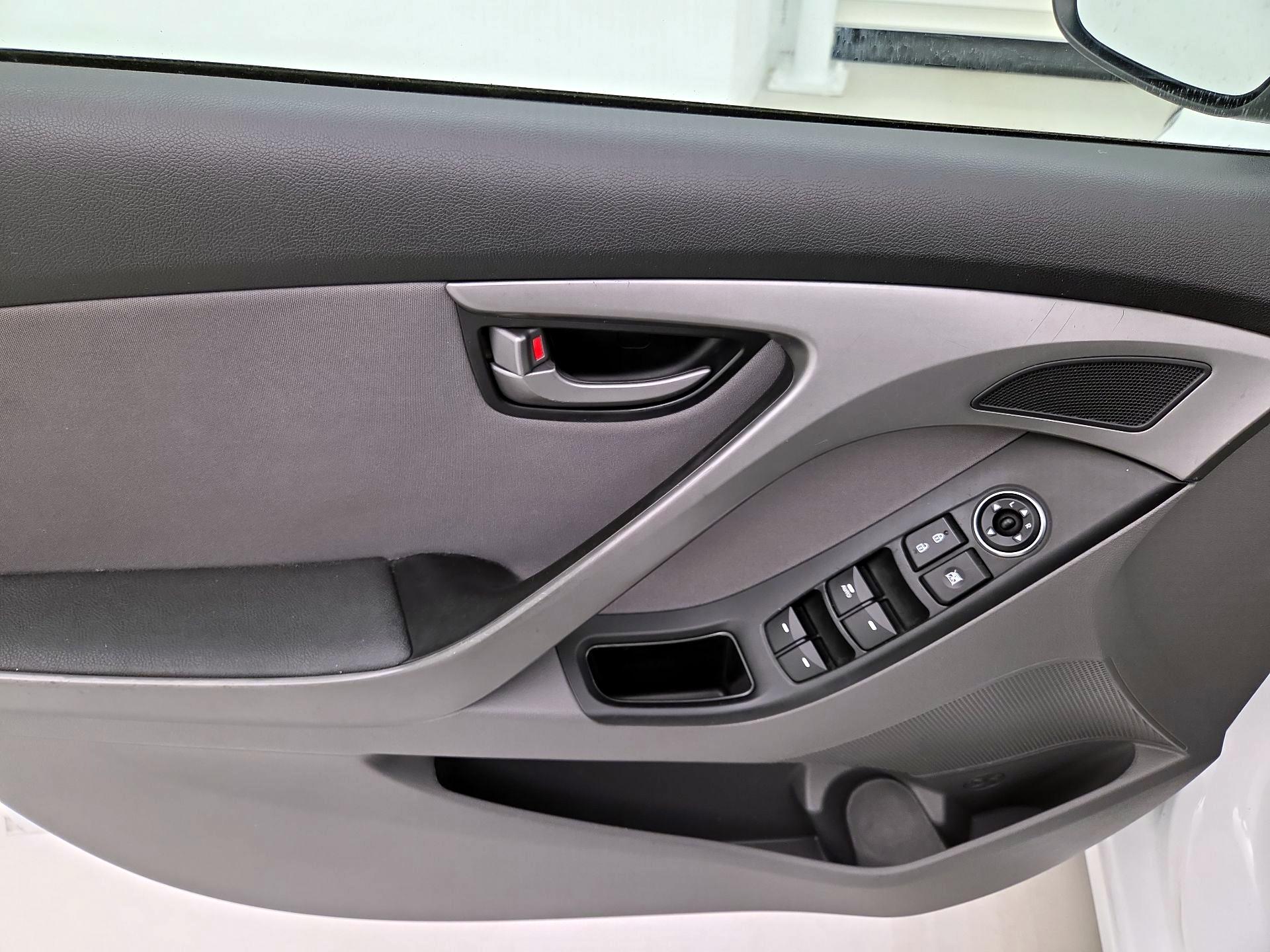 Thumbnail: 2015 Hyundai Elantra - 12
