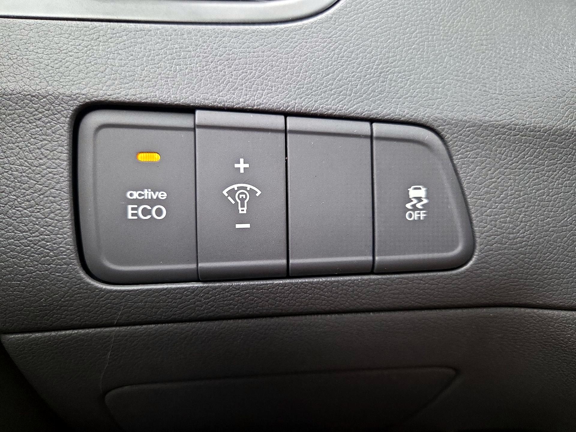 Thumbnail: 2015 Hyundai Elantra - 13