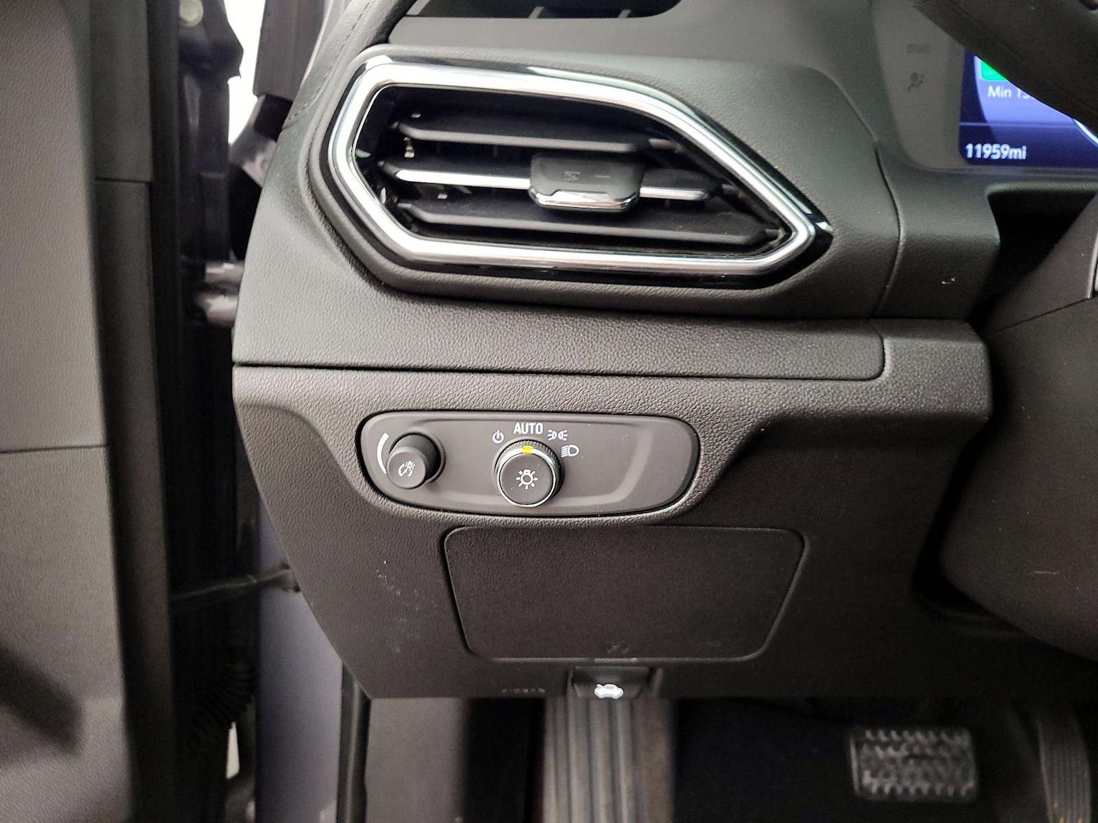2023 Chevrolet Bolt EUV LT - Photo 14