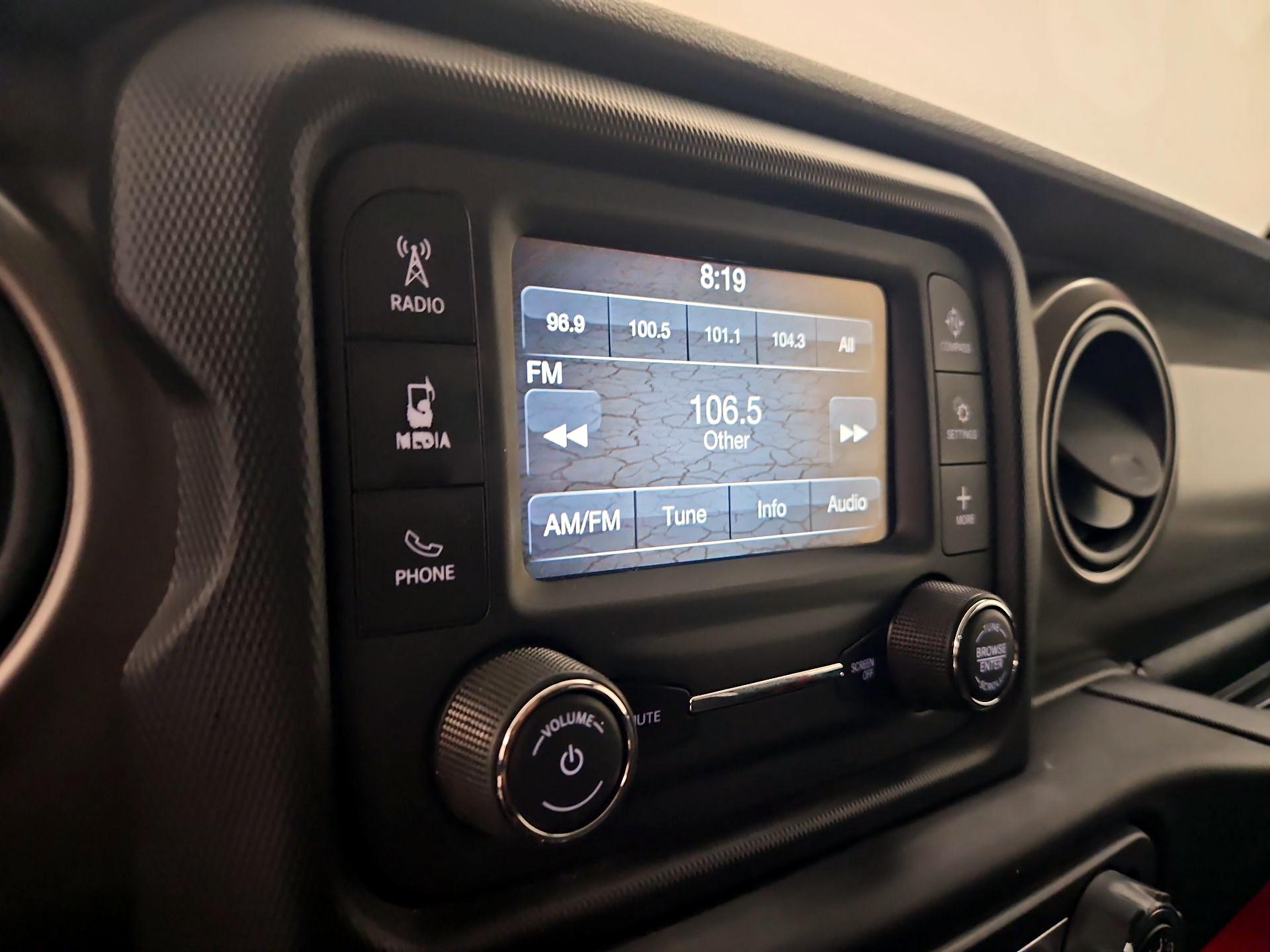 Thumbnail: 2018 Jeep Wrangler - 15