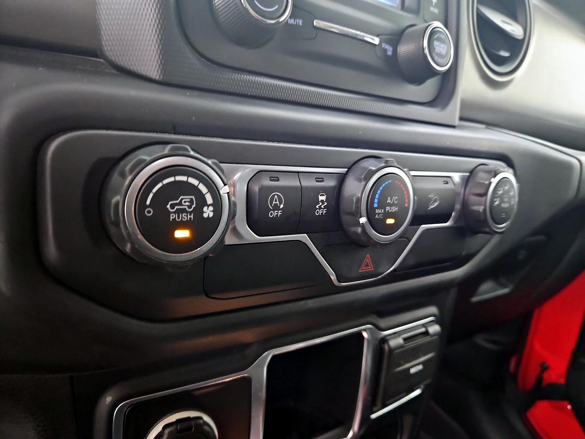 Thumbnail: 2018 Jeep Wrangler - 16