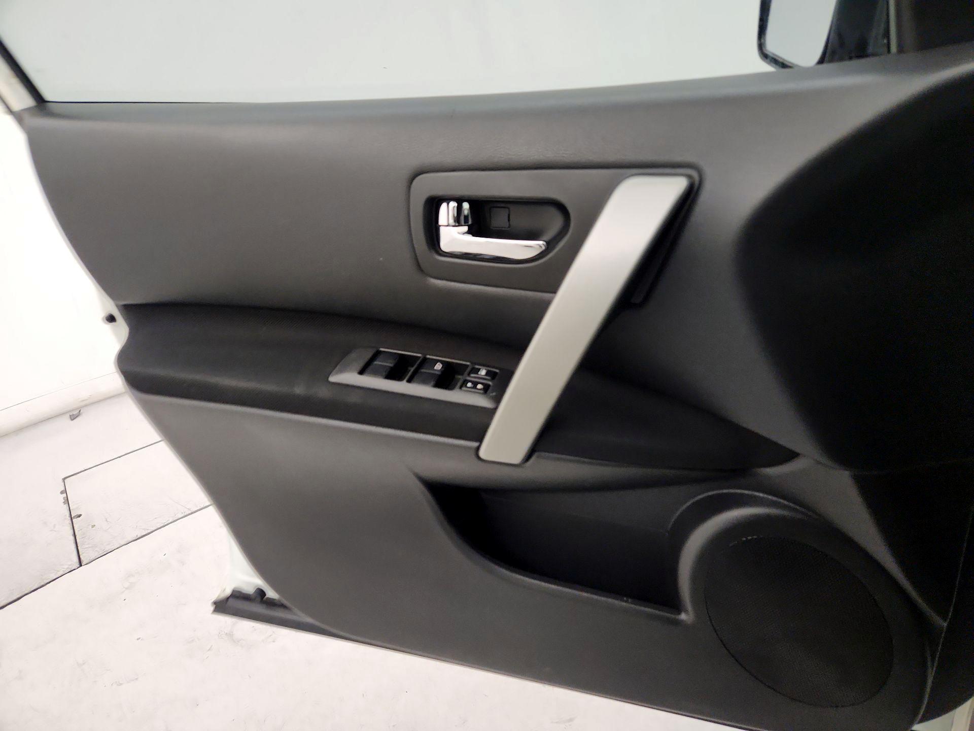 Thumbnail: 2015 Nissan Rogue - 12