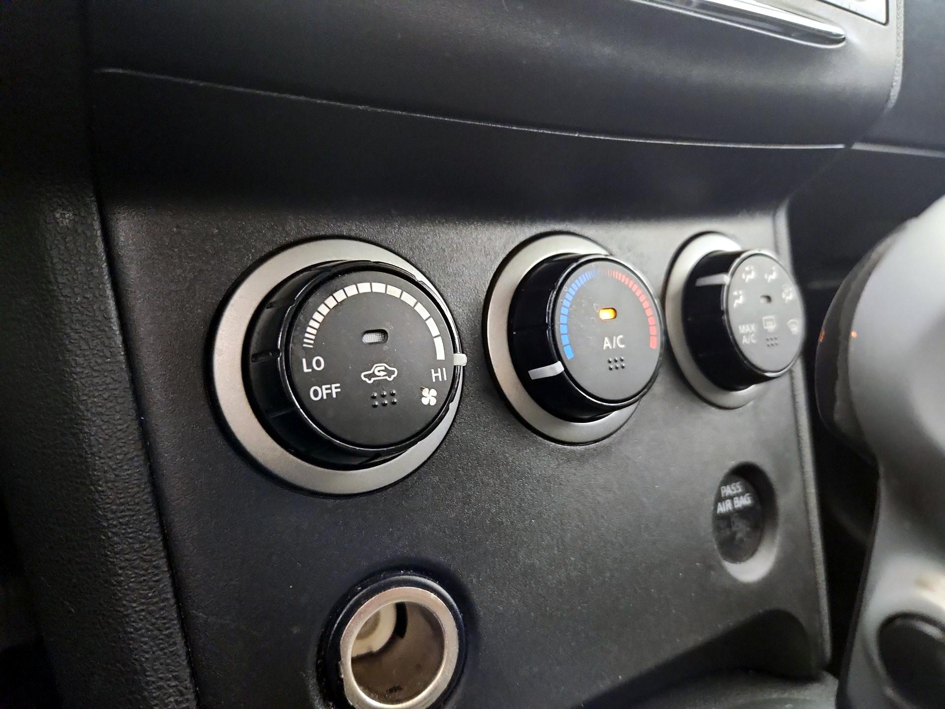 Thumbnail: 2015 Nissan Rogue - 16