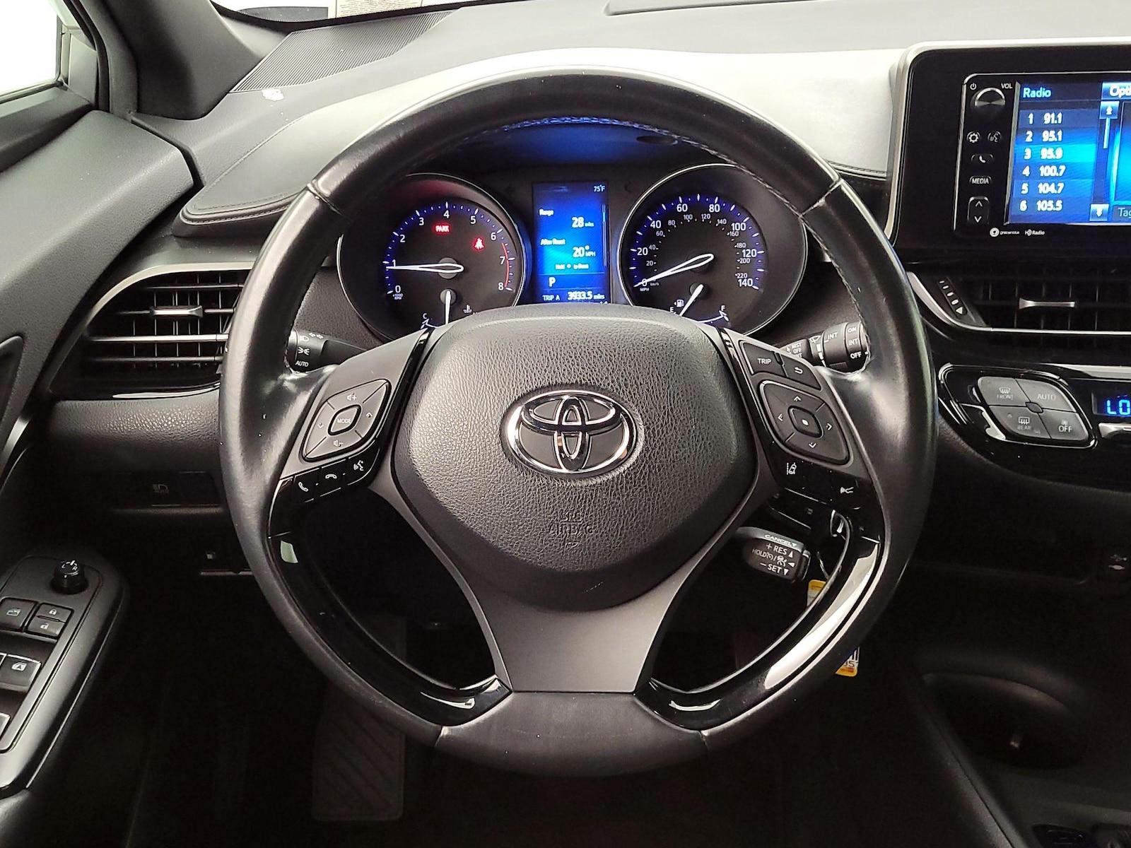 2018 Toyota C-HR XLE - Photo 11