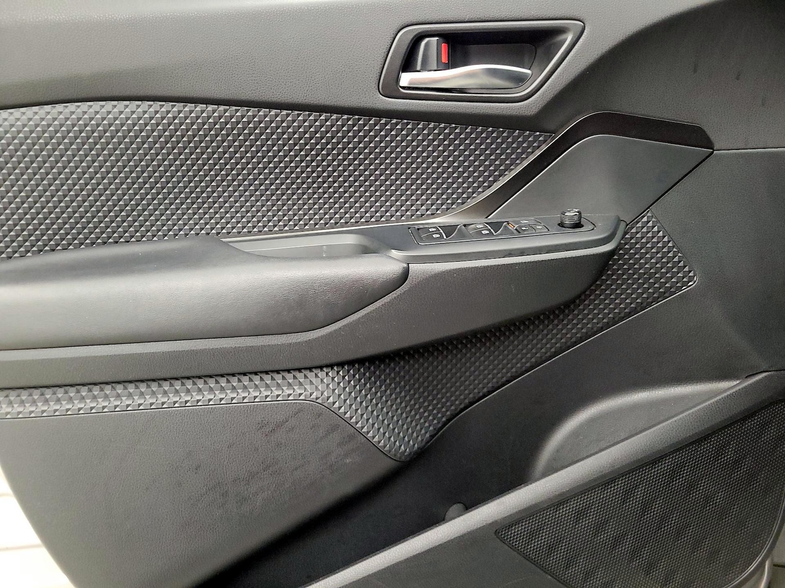 2018 Toyota C-HR XLE - Photo 13