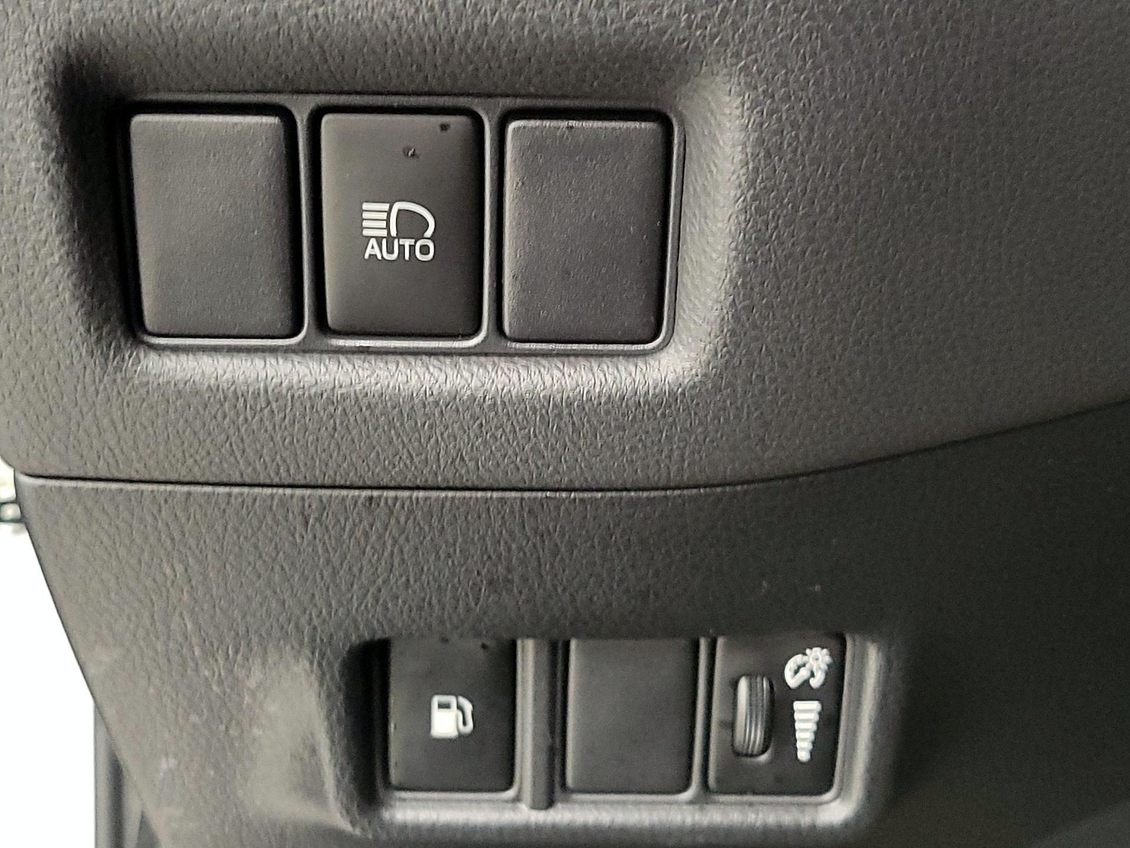 2018 Toyota C-HR XLE - Photo 14