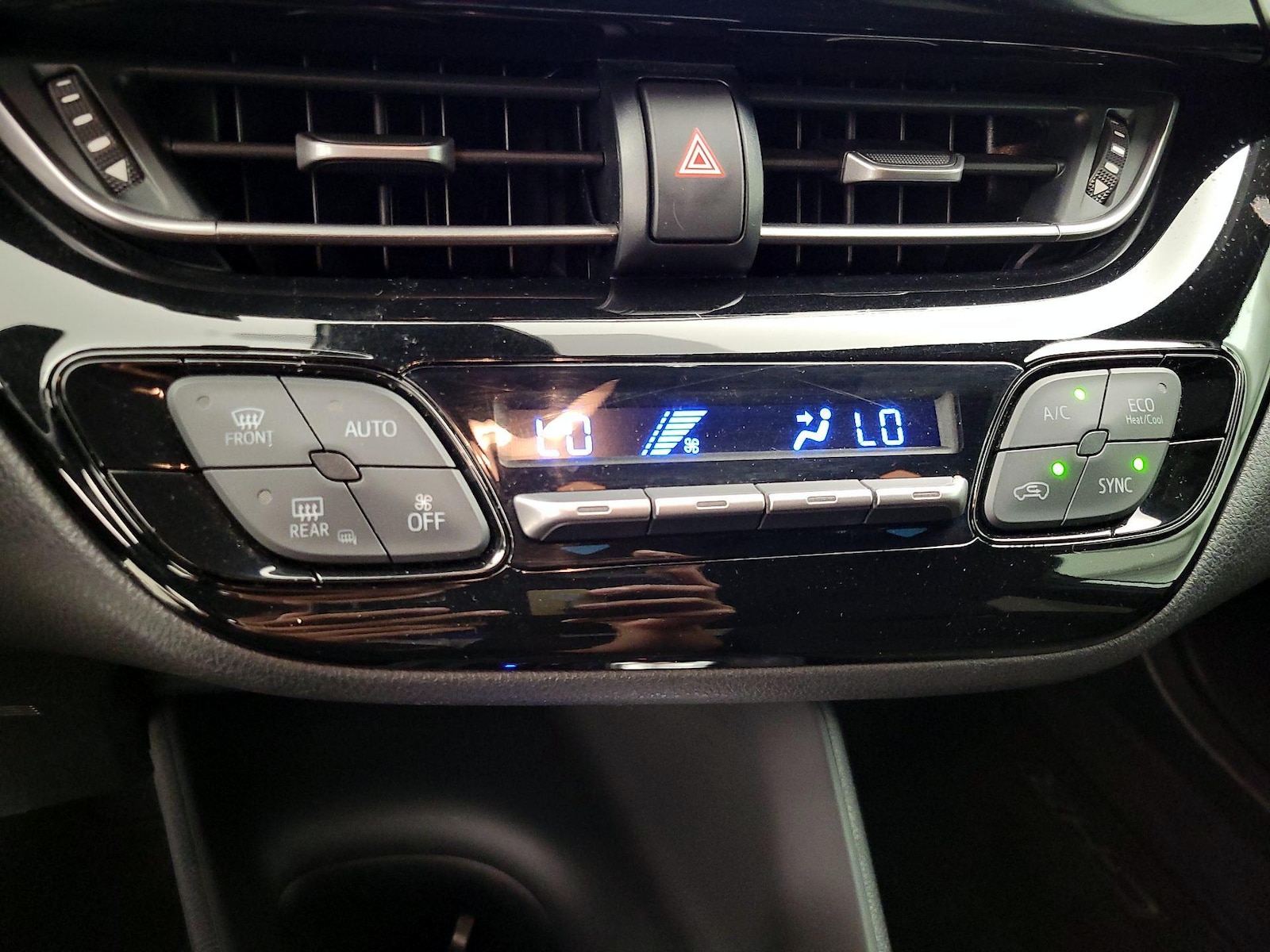 2018 Toyota C-HR XLE - Photo 17