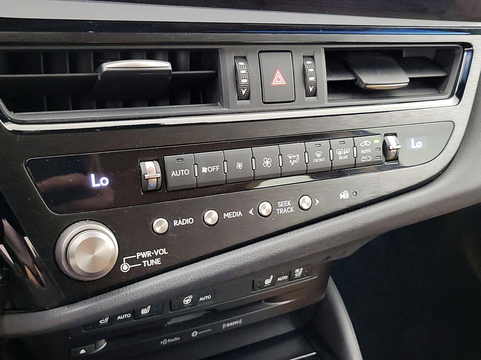2022 Lexus ES Hybrid 300h - Photo 16
