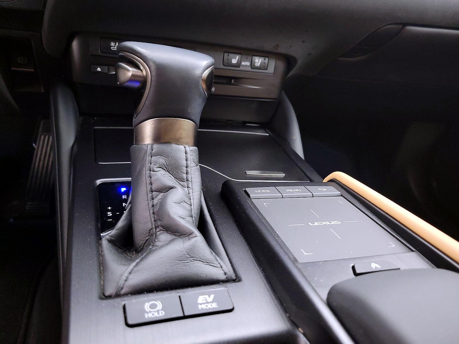 2022 Lexus ES Hybrid 300h - Photo 17