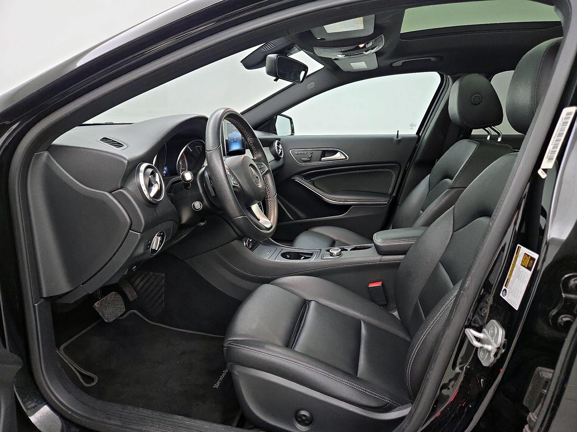 Thumbnail: 2017 Mercedes-Benz GLA - 11