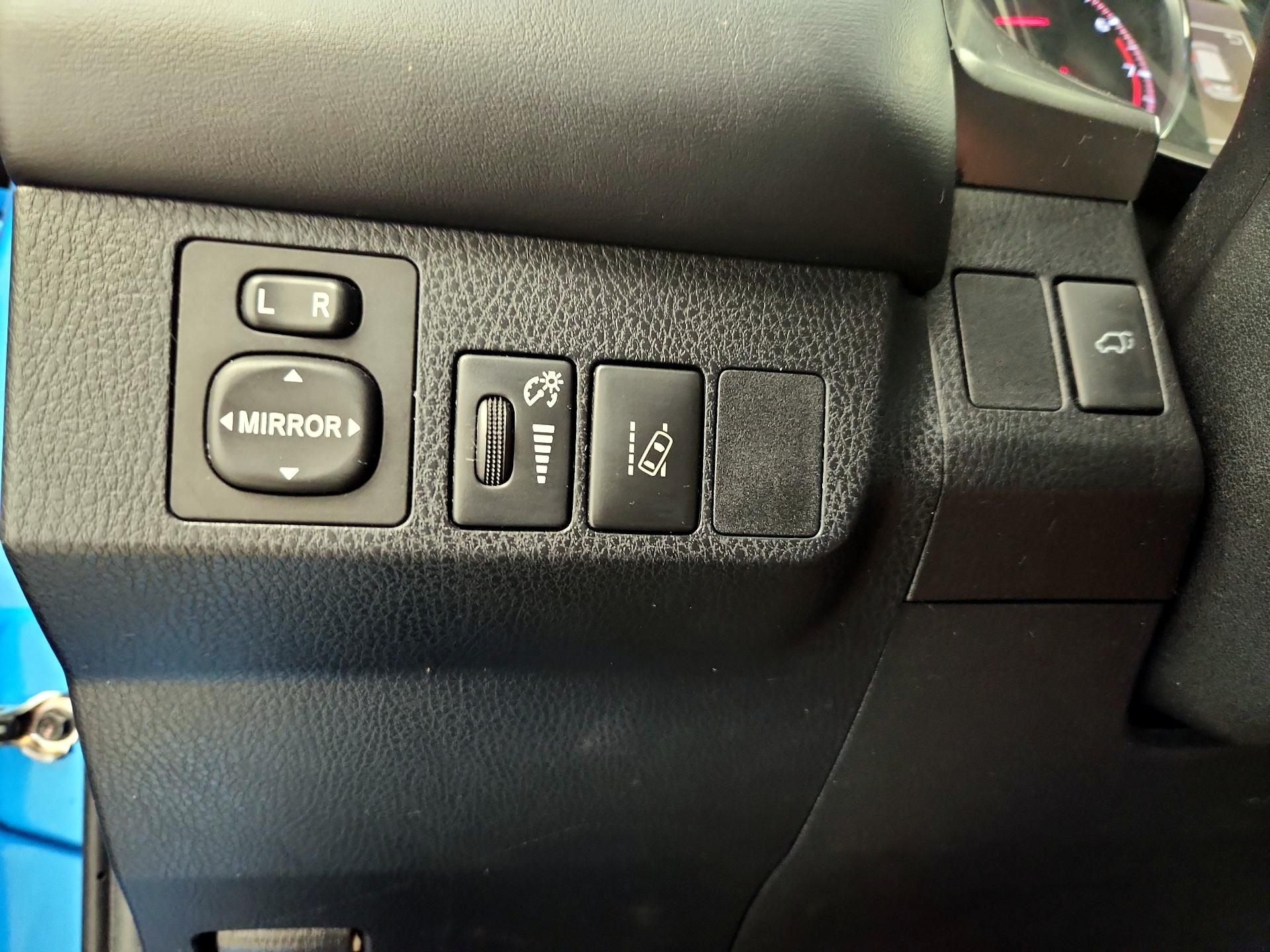 Thumbnail: 2018 Toyota RAV4 - 13