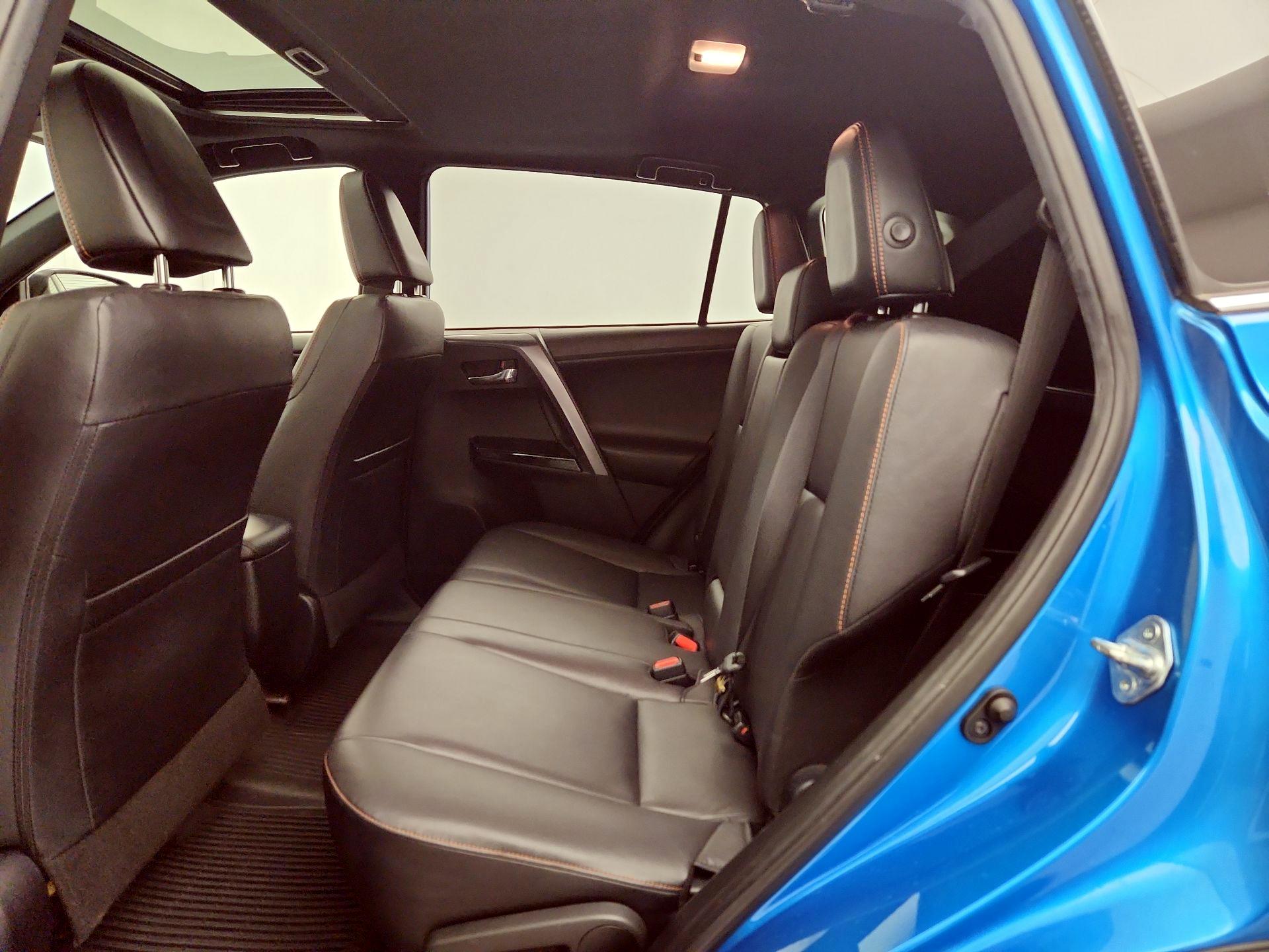 Thumbnail: 2018 Toyota RAV4 - 20