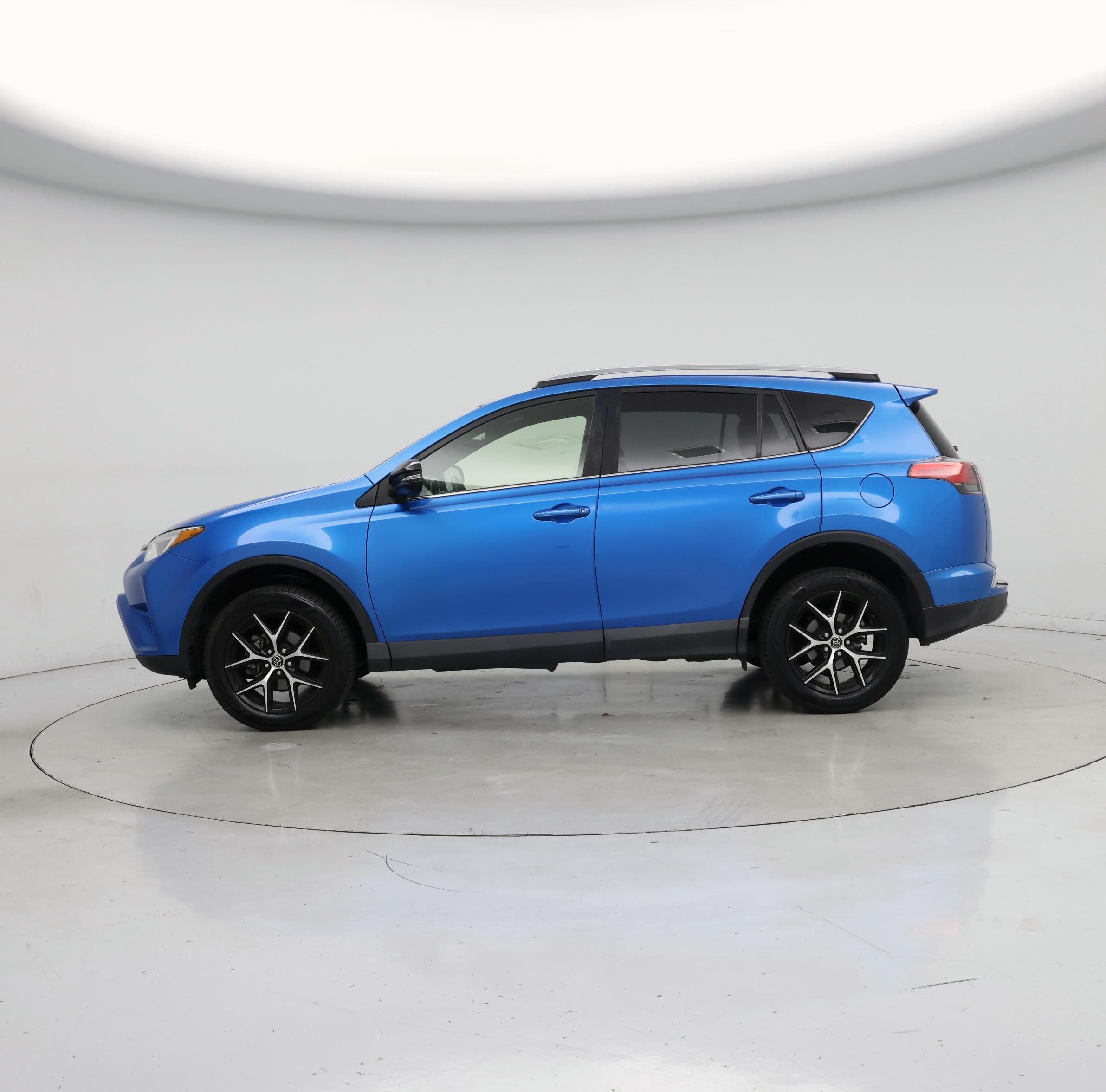 Thumbnail: 2018 Toyota RAV4 - 3