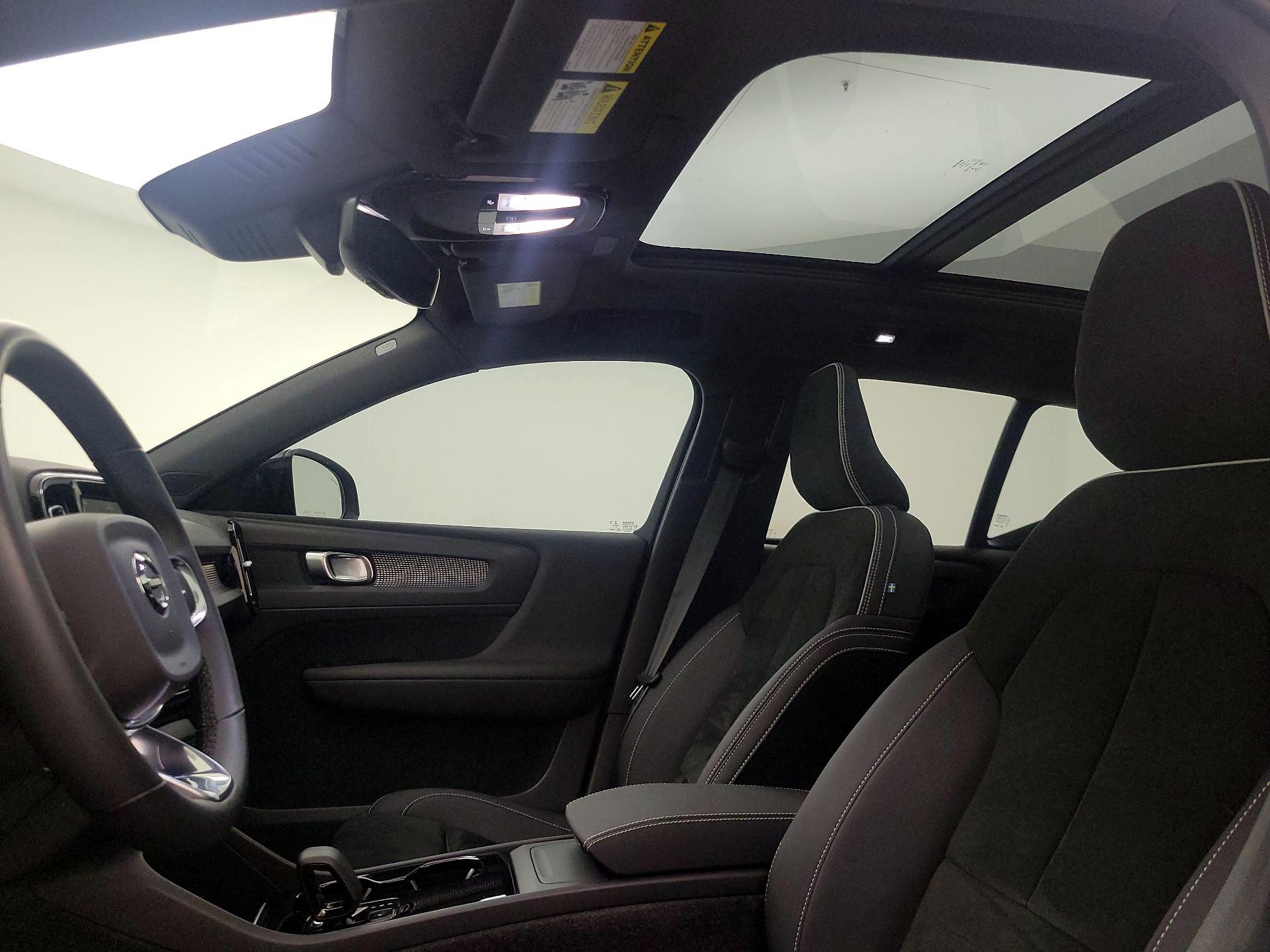 Thumbnail: 2022 Volvo XC40 - 19