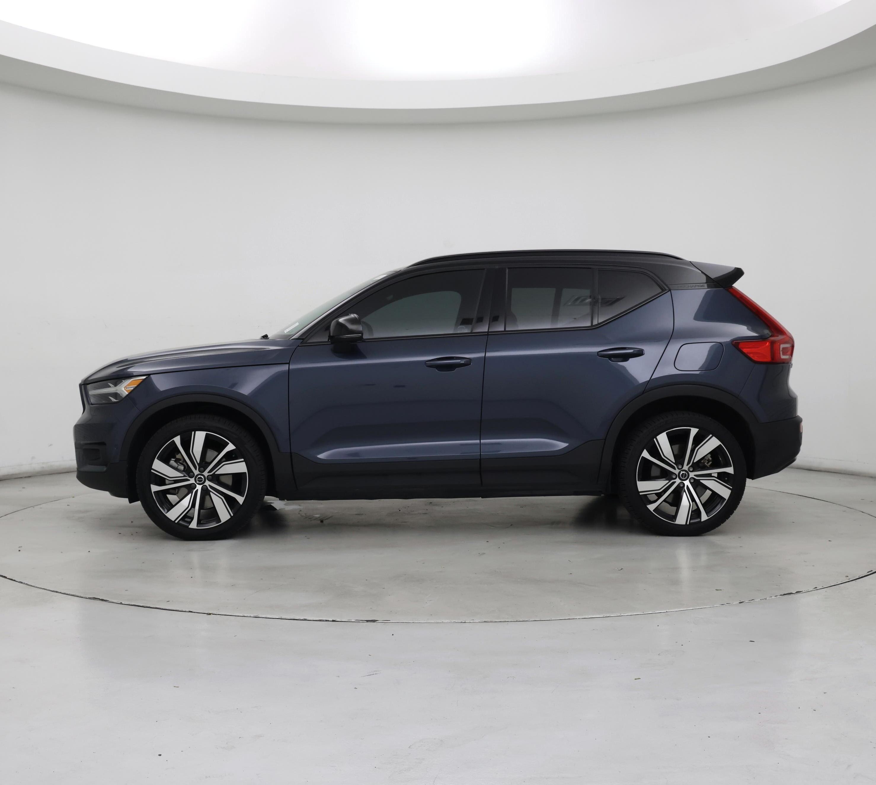 Thumbnail: 2022 Volvo XC40 - 3