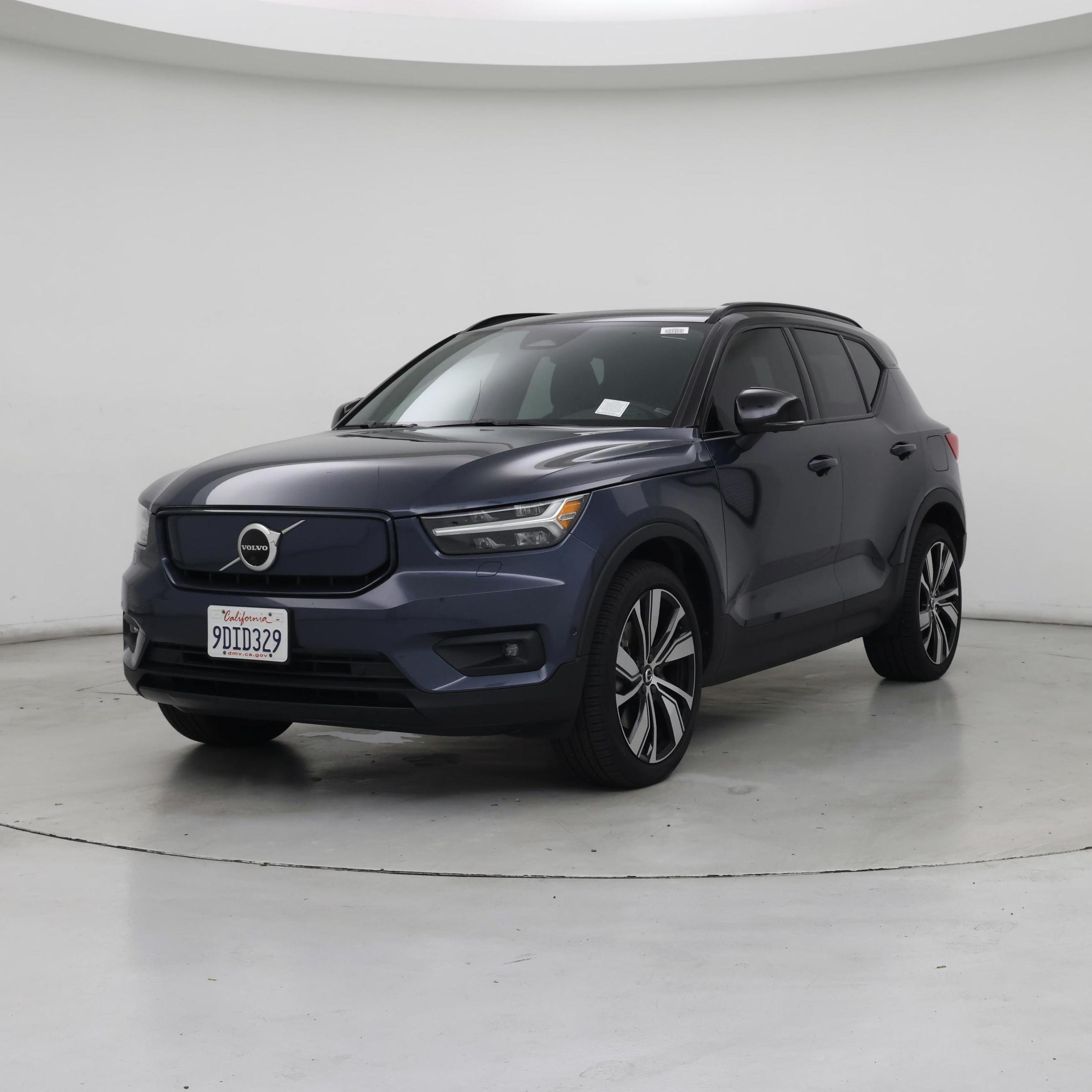 Thumbnail: 2022 Volvo XC40 - 4