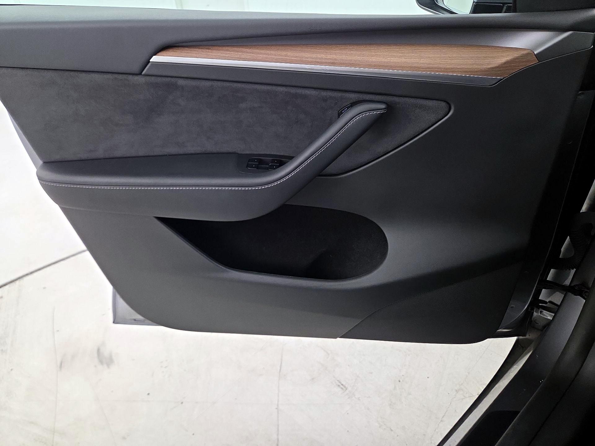 Thumbnail: 2025 Tesla Model Y - 12