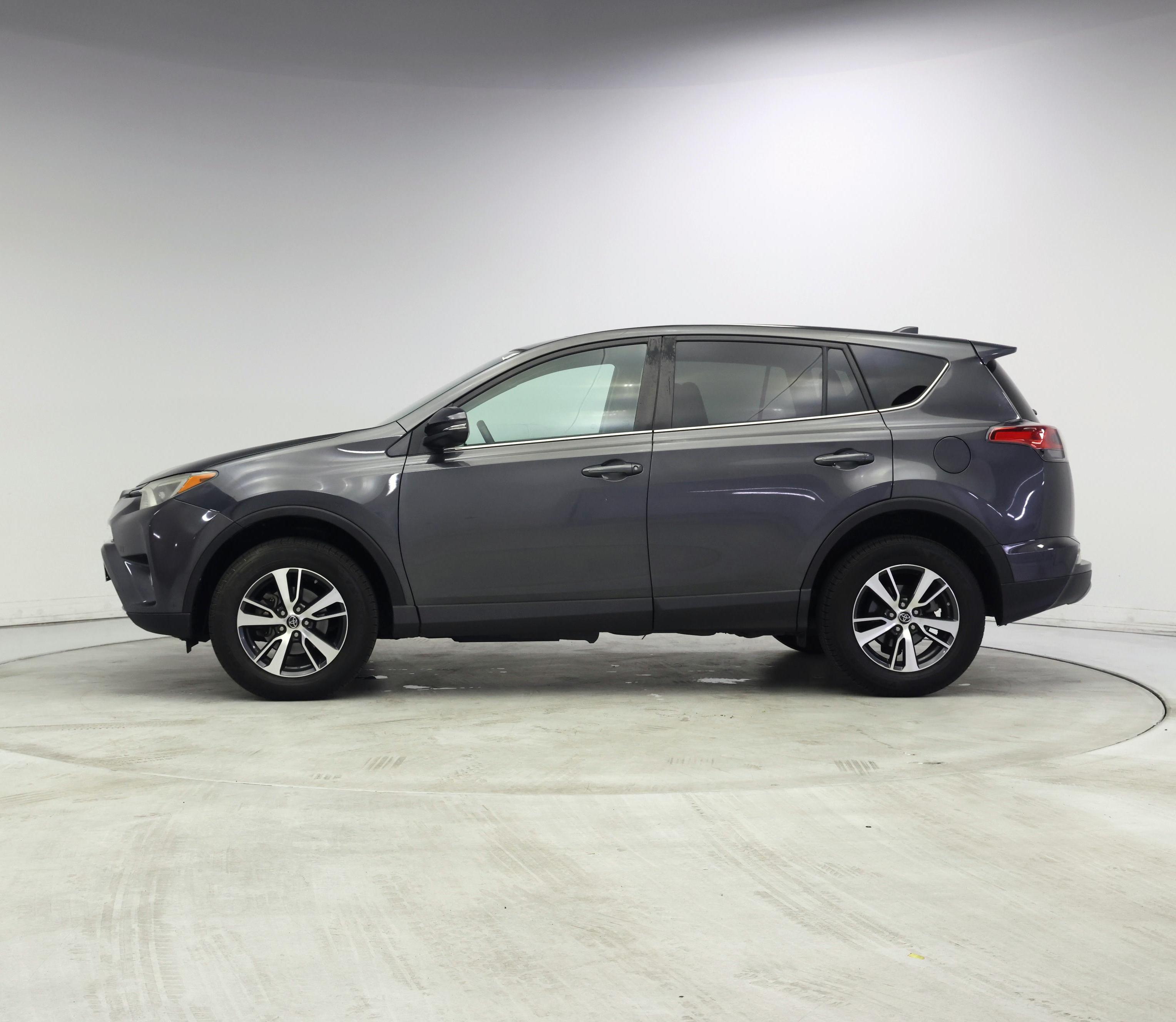 Thumbnail: 2018 Toyota RAV4 - 3