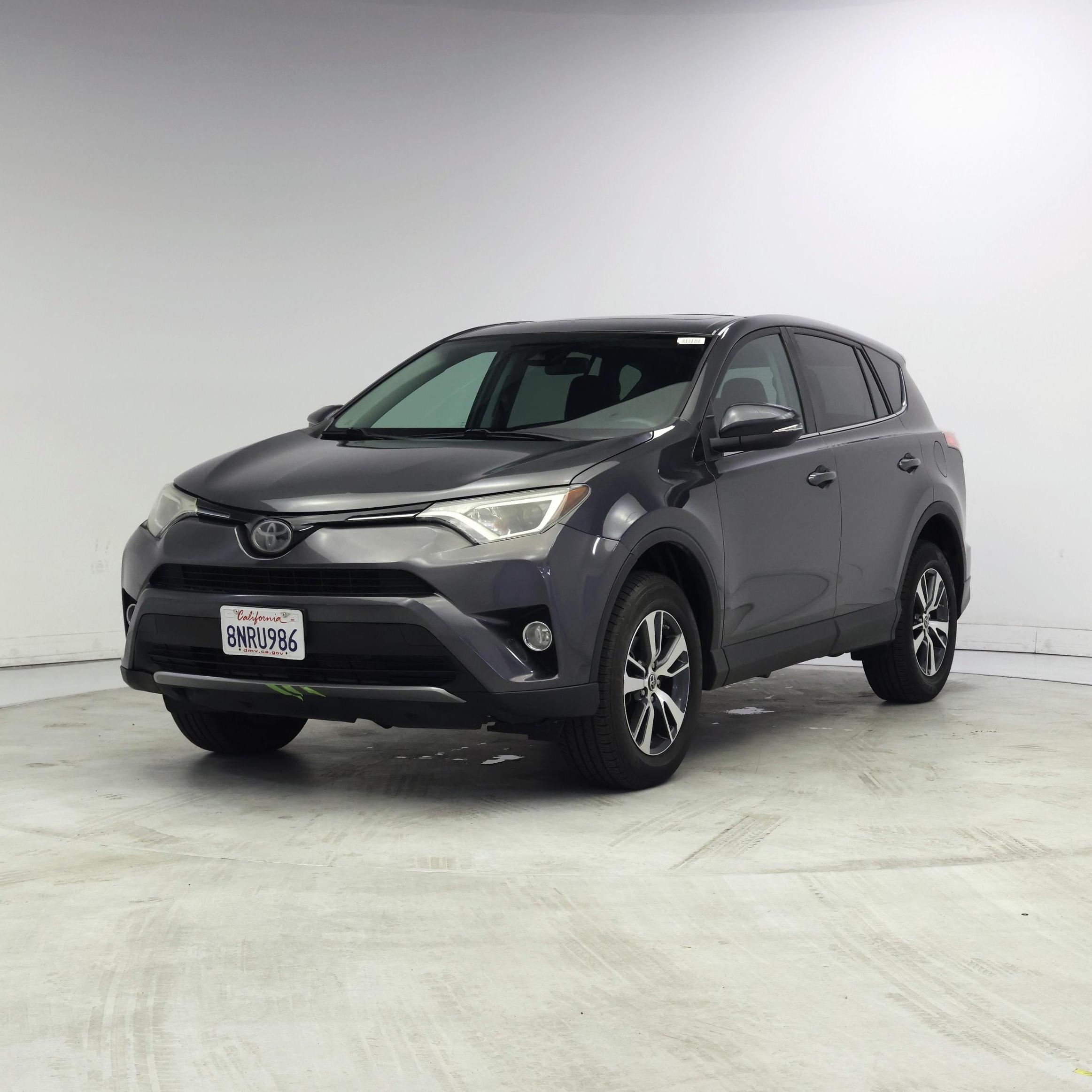 Thumbnail: 2018 Toyota RAV4 - 4