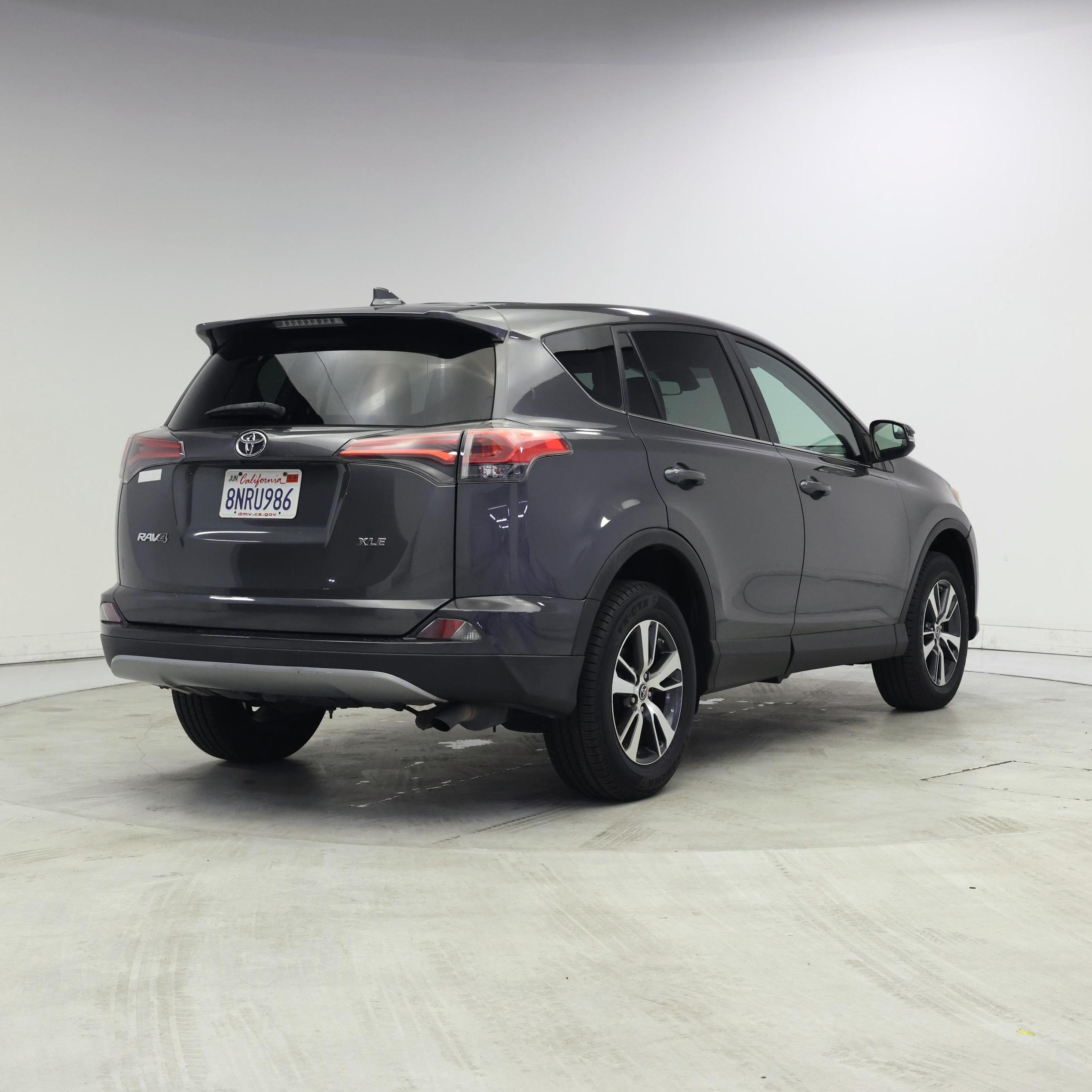 Thumbnail: 2018 Toyota RAV4 - 8