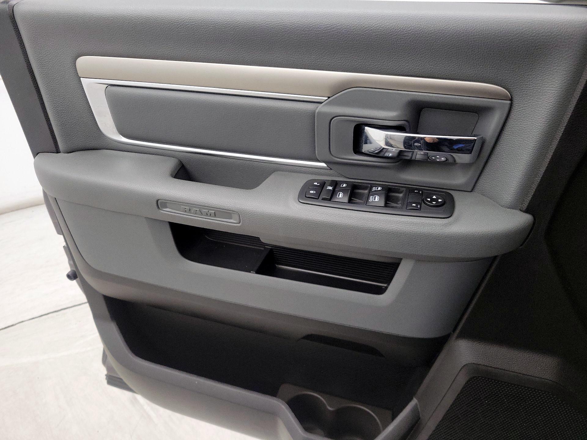 Thumbnail: 2019 RAM 1500 Classic - 12