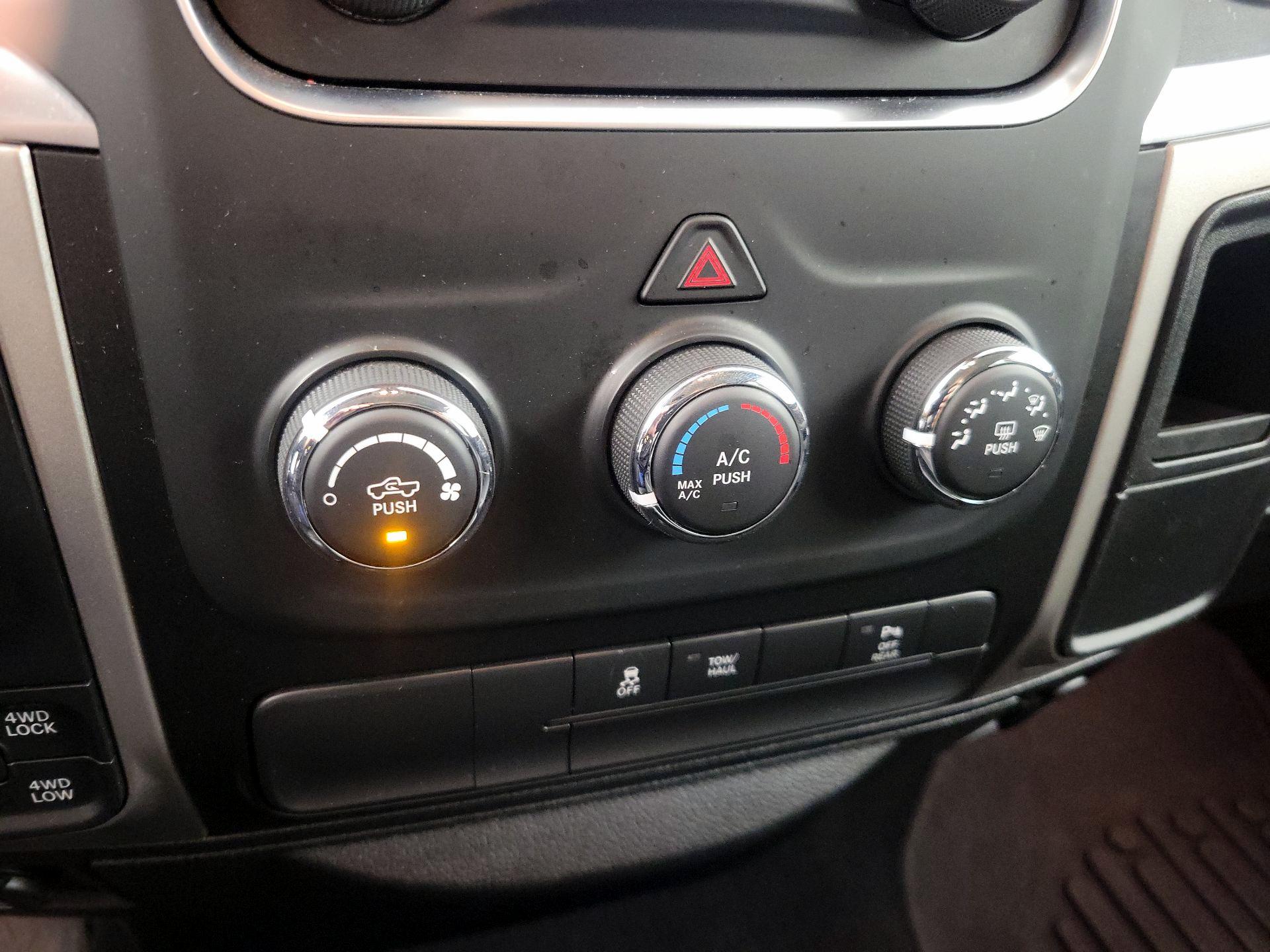 Thumbnail: 2019 RAM 1500 Classic - 16