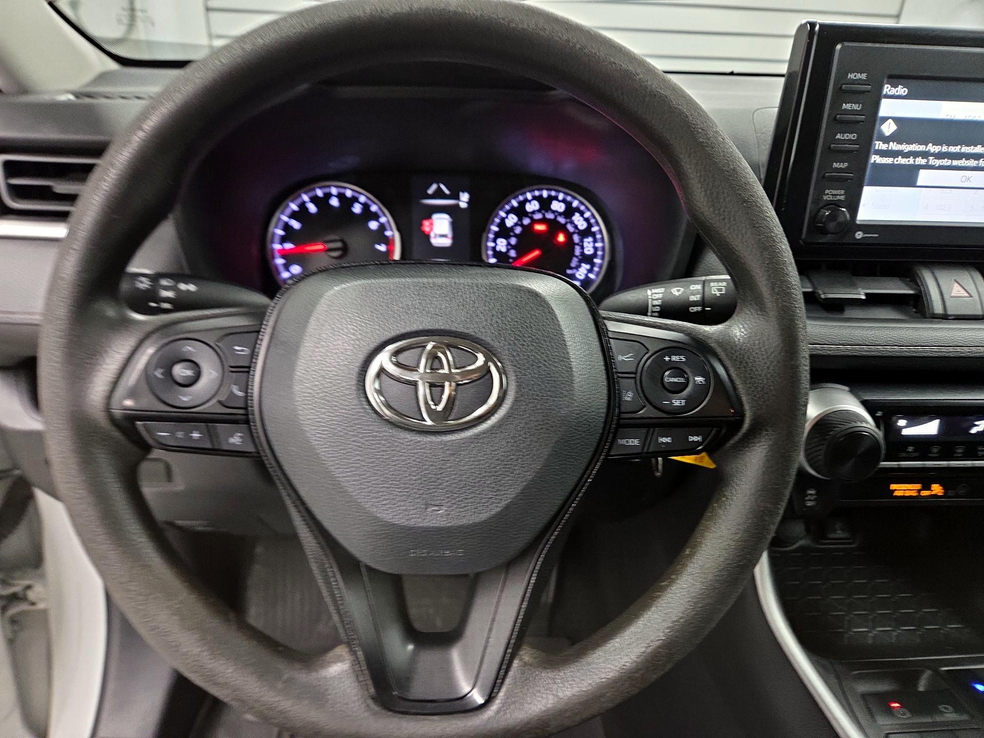 Thumbnail: 2021 Toyota RAV4 - 10