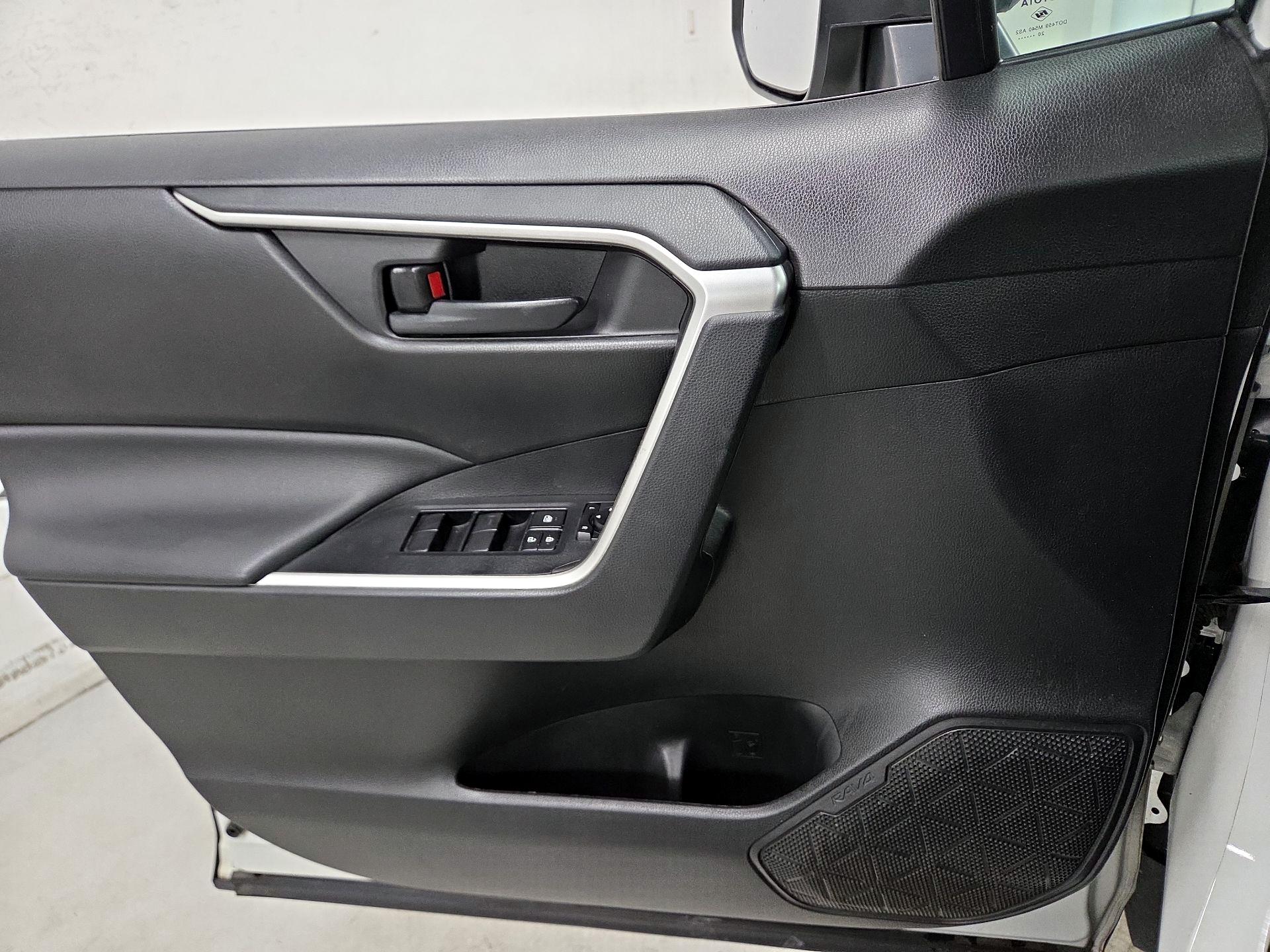 Thumbnail: 2021 Toyota RAV4 - 12