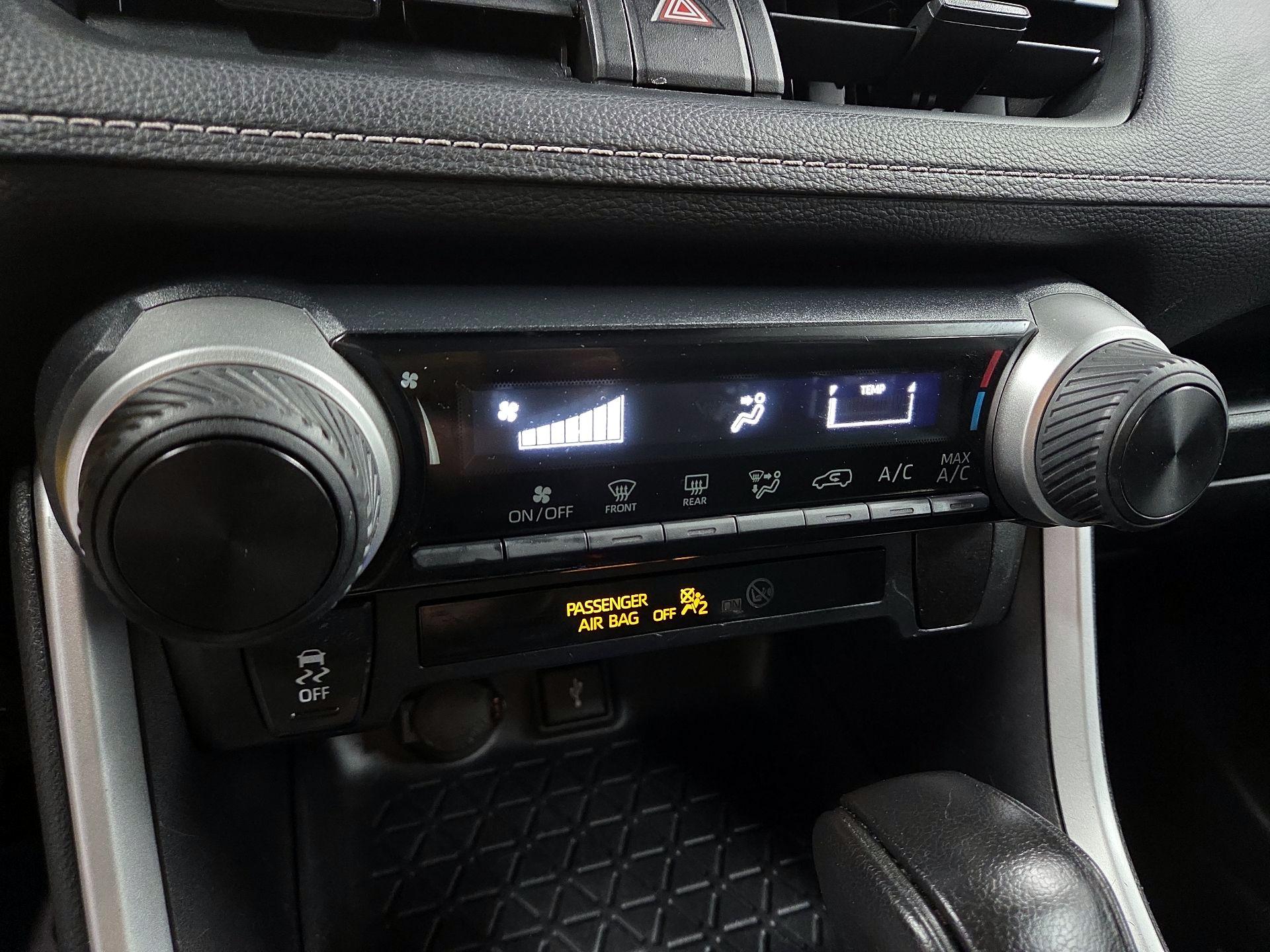 Thumbnail: 2021 Toyota RAV4 - 16