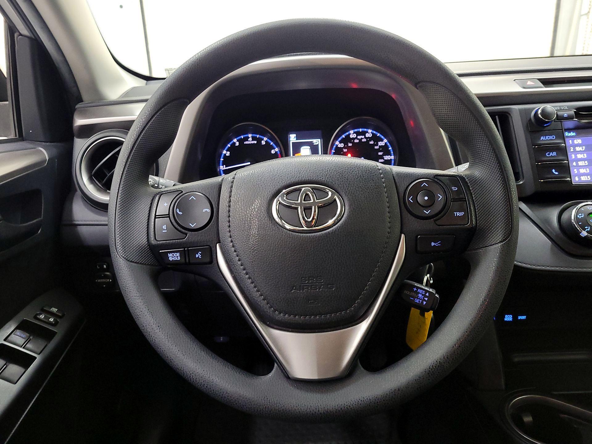 Thumbnail: 2018 Toyota RAV4 - 10