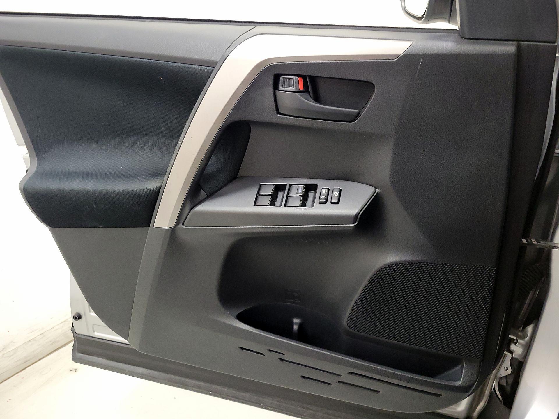Thumbnail: 2018 Toyota RAV4 - 12