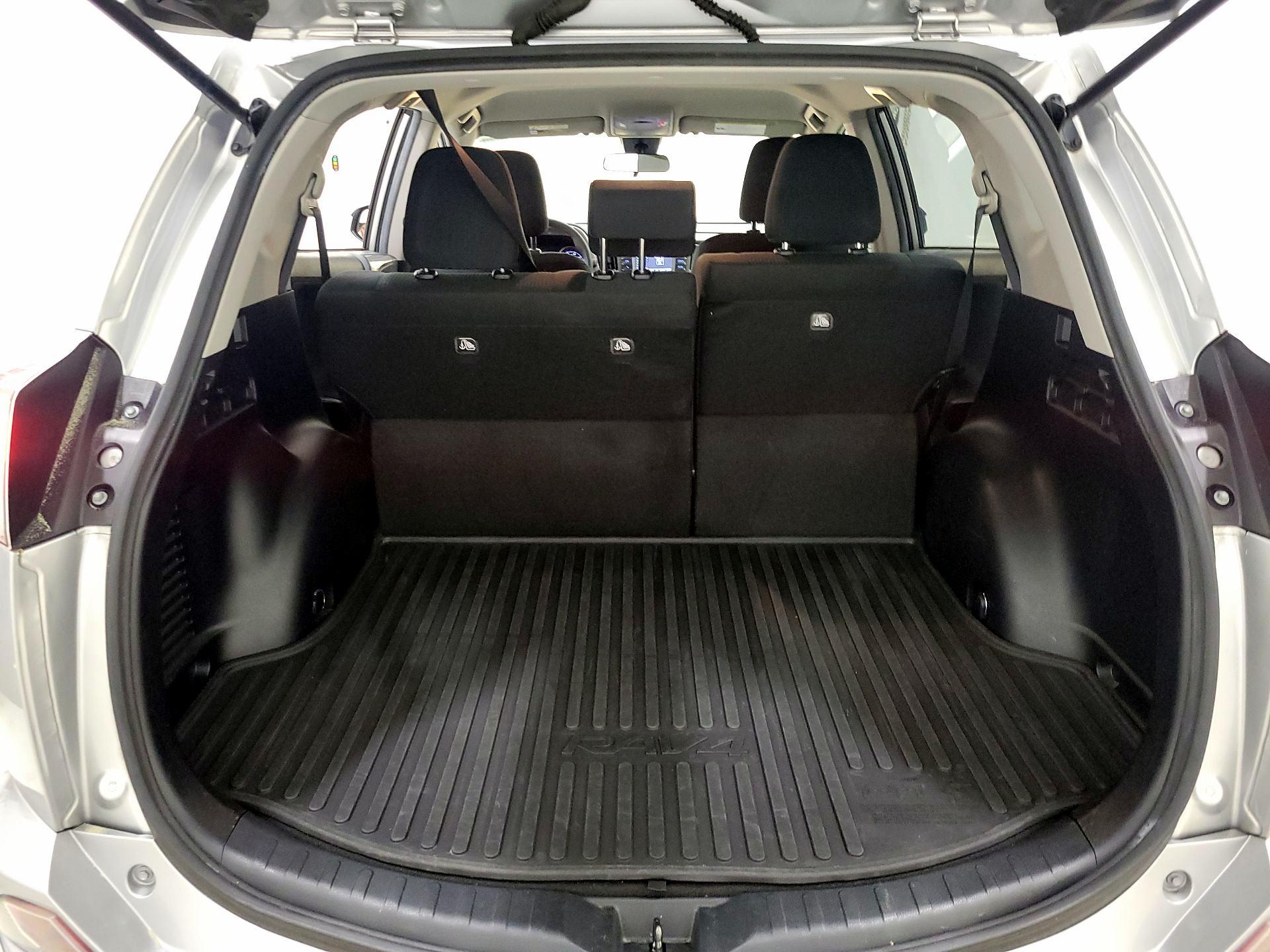 Thumbnail: 2018 Toyota RAV4 - 20