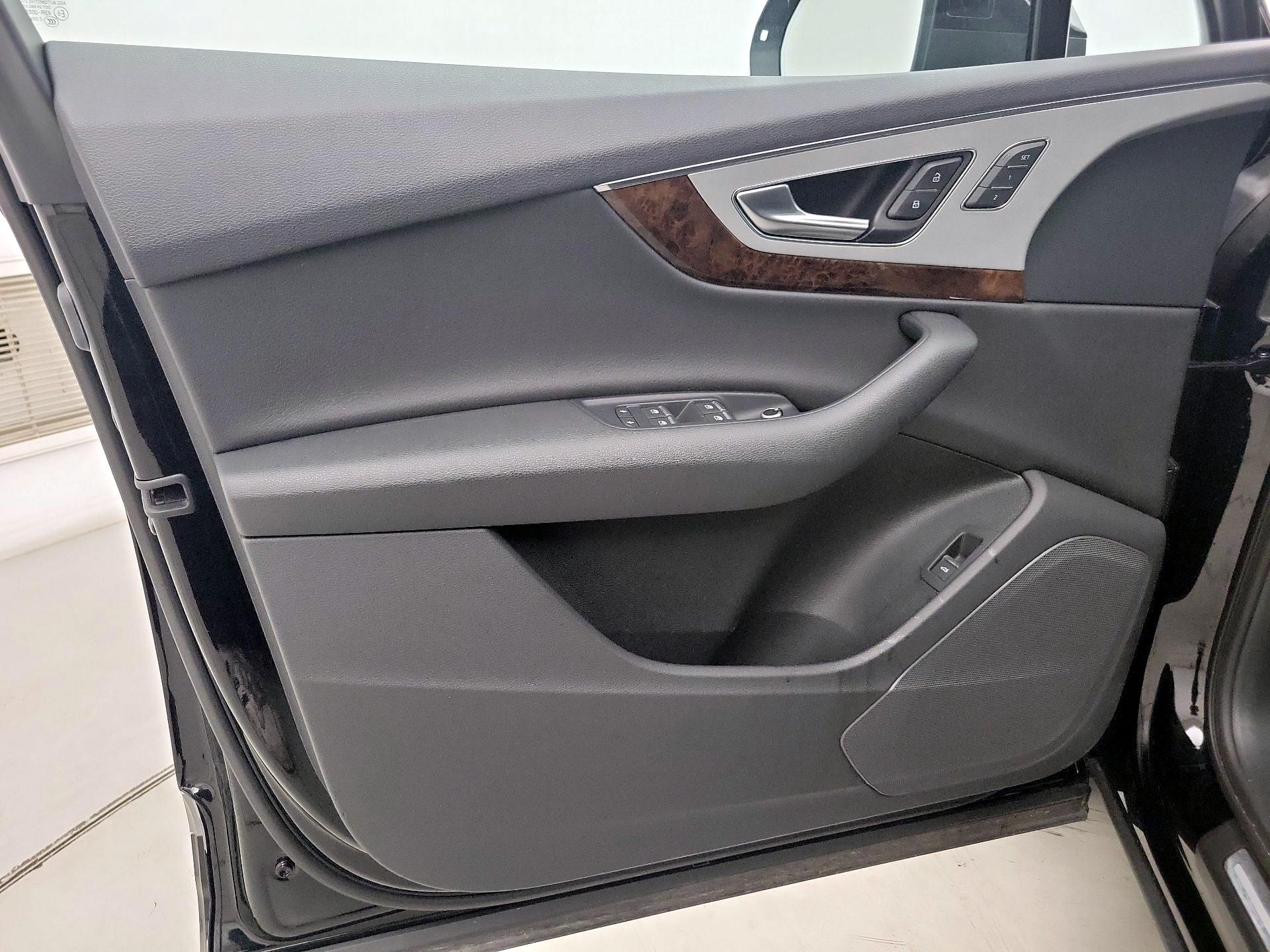 Thumbnail: 2019 Audi Q7 - 12