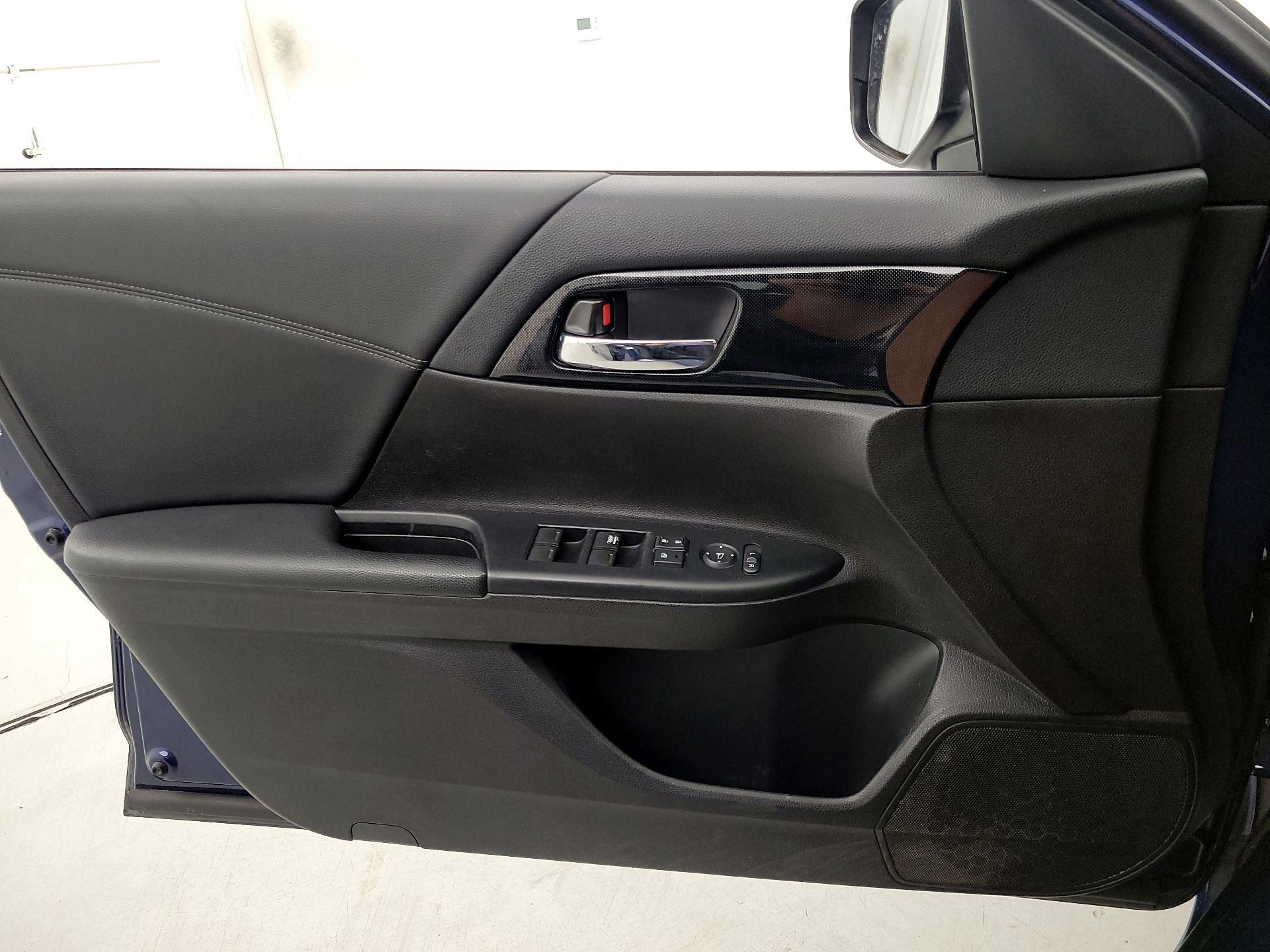 Thumbnail: 2015 Honda Accord - 12